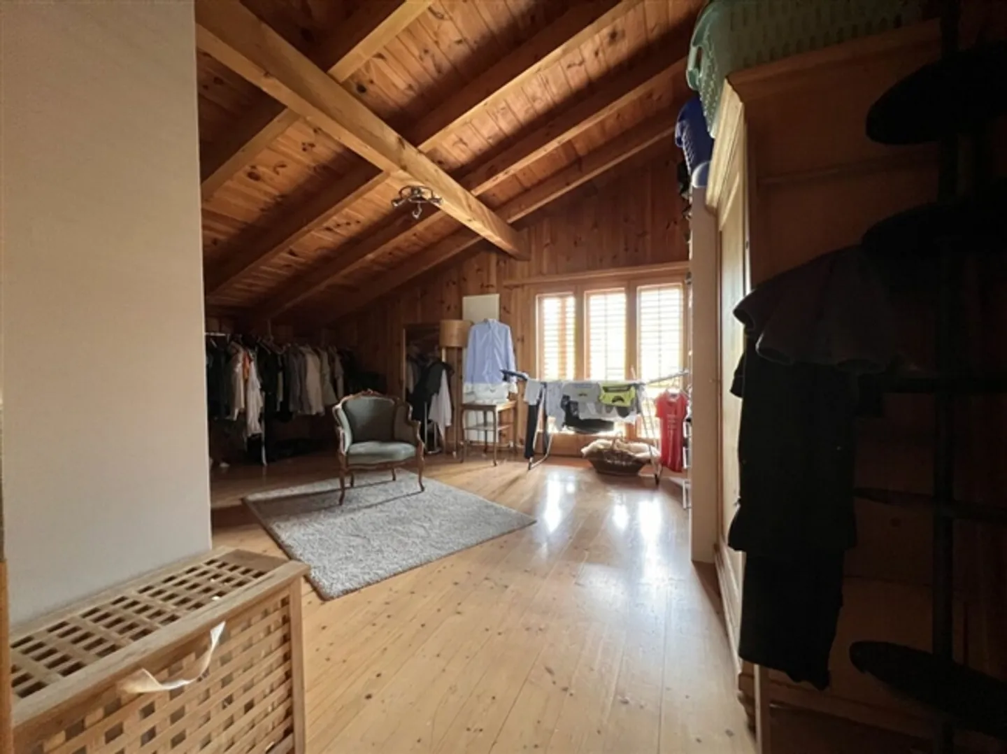 Unique opportunity generous property with single-family house and horse stable - Photo 5 of 12