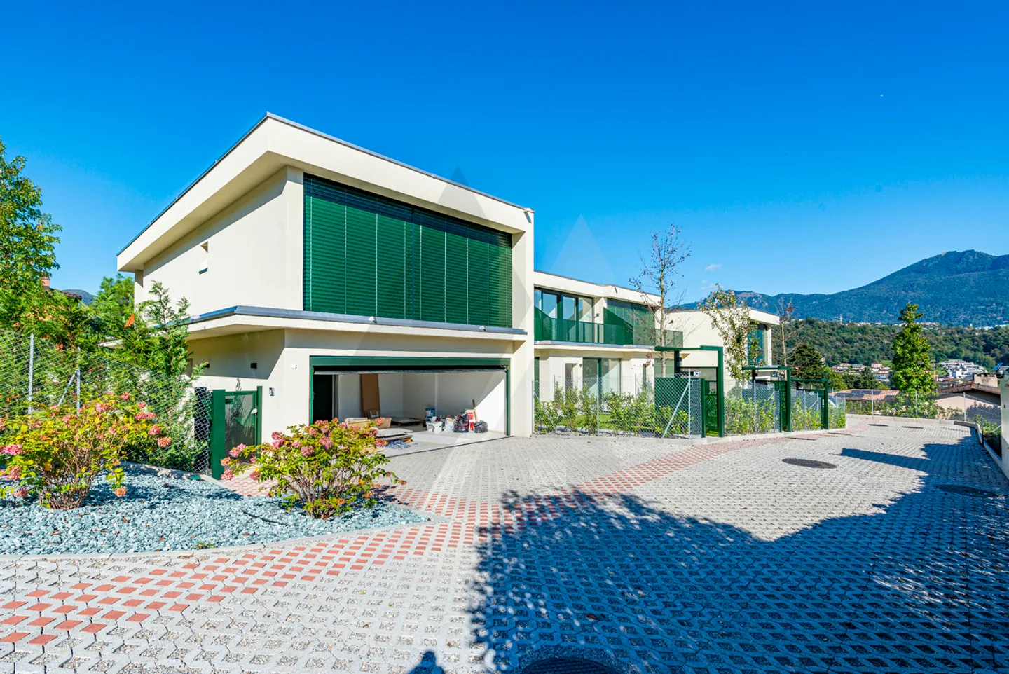 NUOVA VILLA A SCHIERA: UN’OASI DI STILE E BENESSERE - Foto 17 di 22