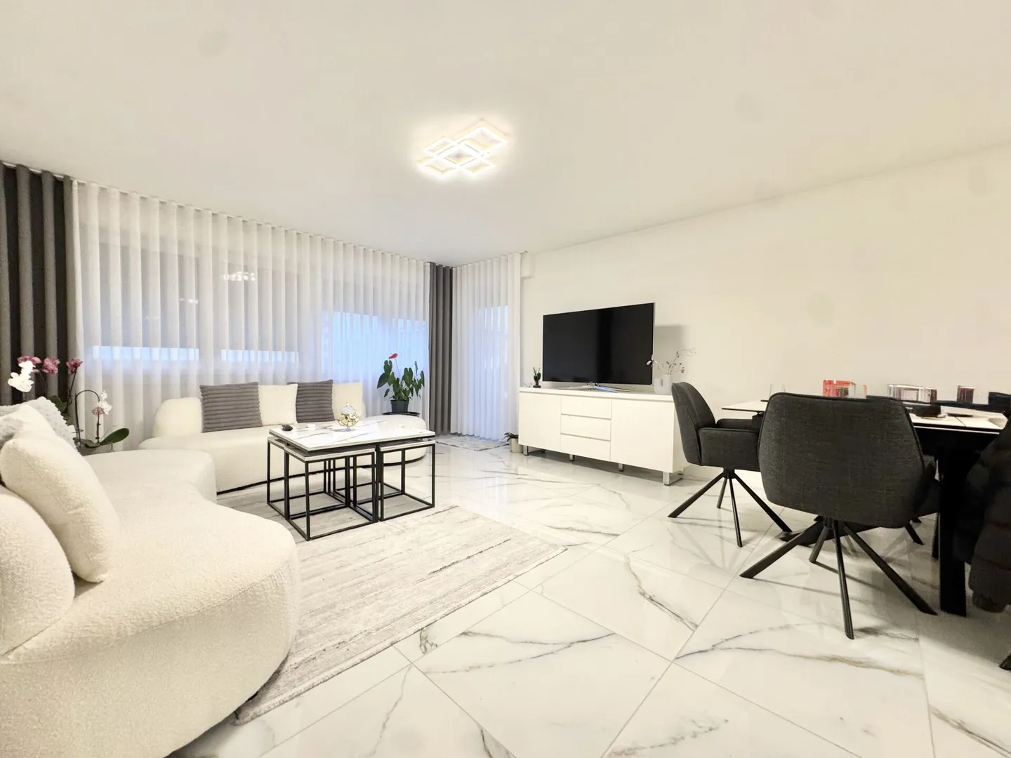 Everything close, everything convenient! - Photo 2 of 8