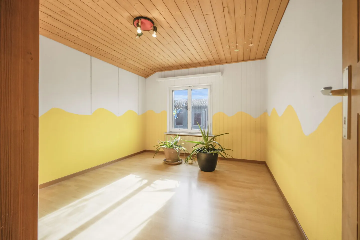 Grosszügiges 8.5-Zimmer-Einfamilienhaus mit viel Platz für die ganze Familie in Haag - Foto 17 von 25