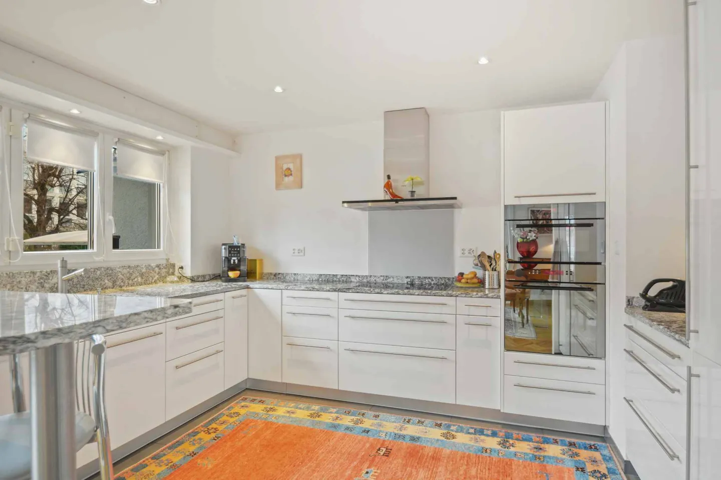 Proprietà affascinante con 8,5 stanze, terrazza e grande giardino - Foto 3 di 13