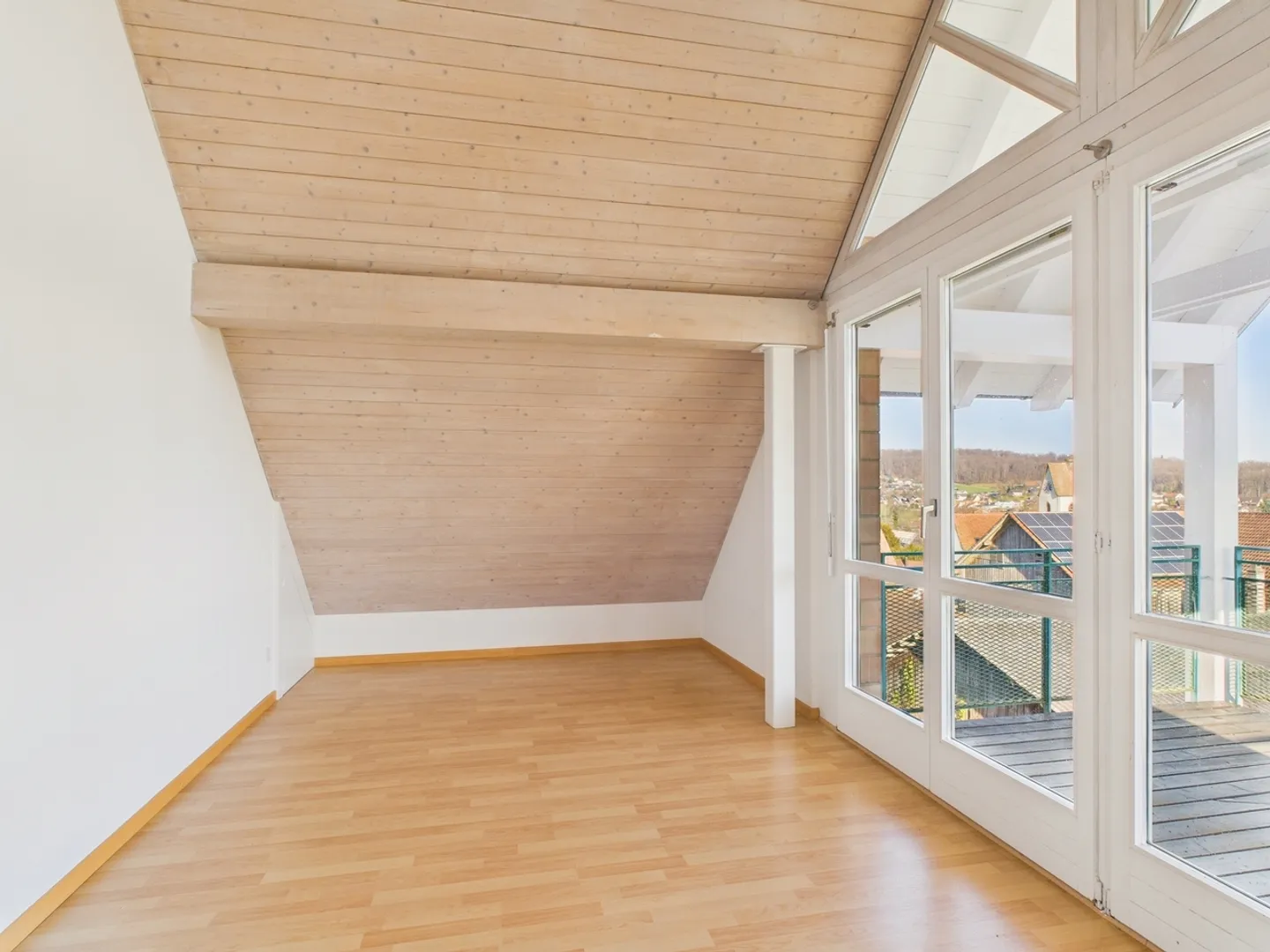 Moderno appartamento mansardato di 2,5 locali con cantina e parcheggio, Biel-Benken - Foto 5 di 13