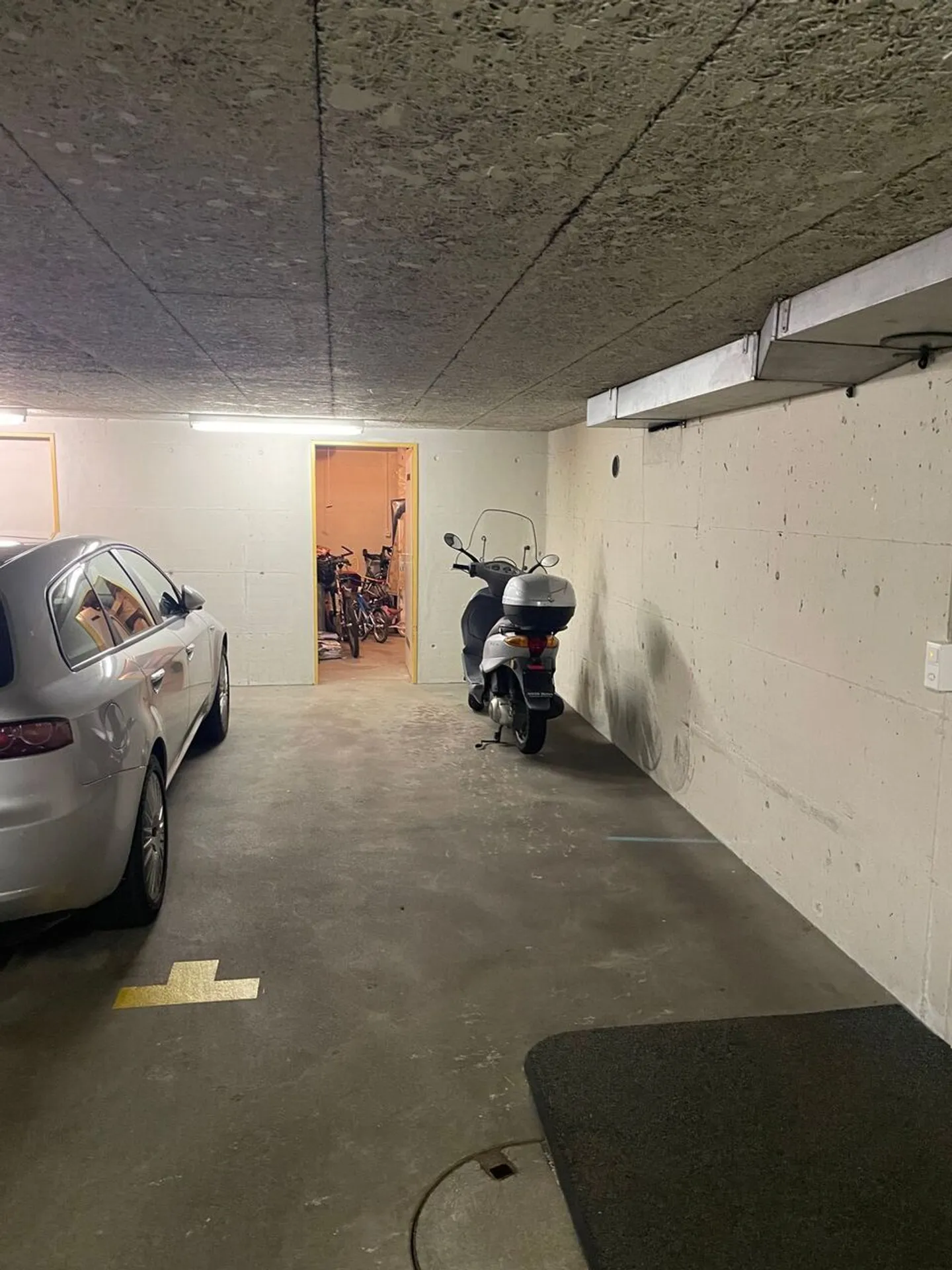 Parking space for rent - Titlisstrasse 35/37 - Photo 3 of 3