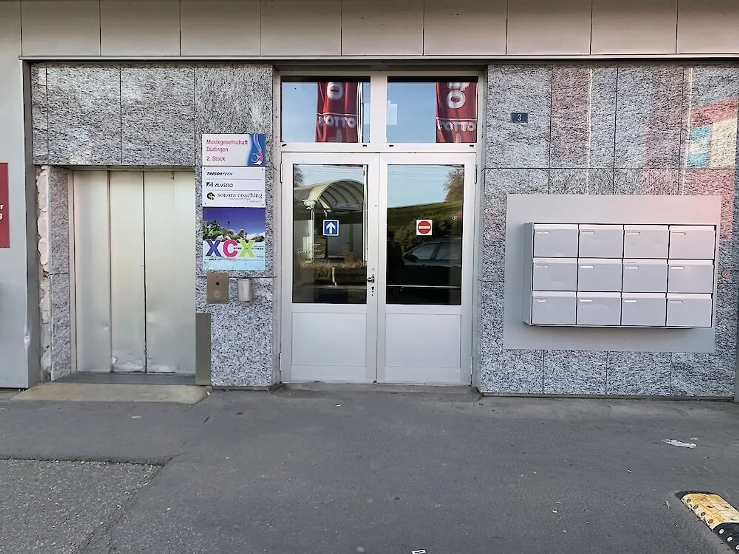 Geräumiger Gewerberaum in Düdingen - Foto 2 von 13