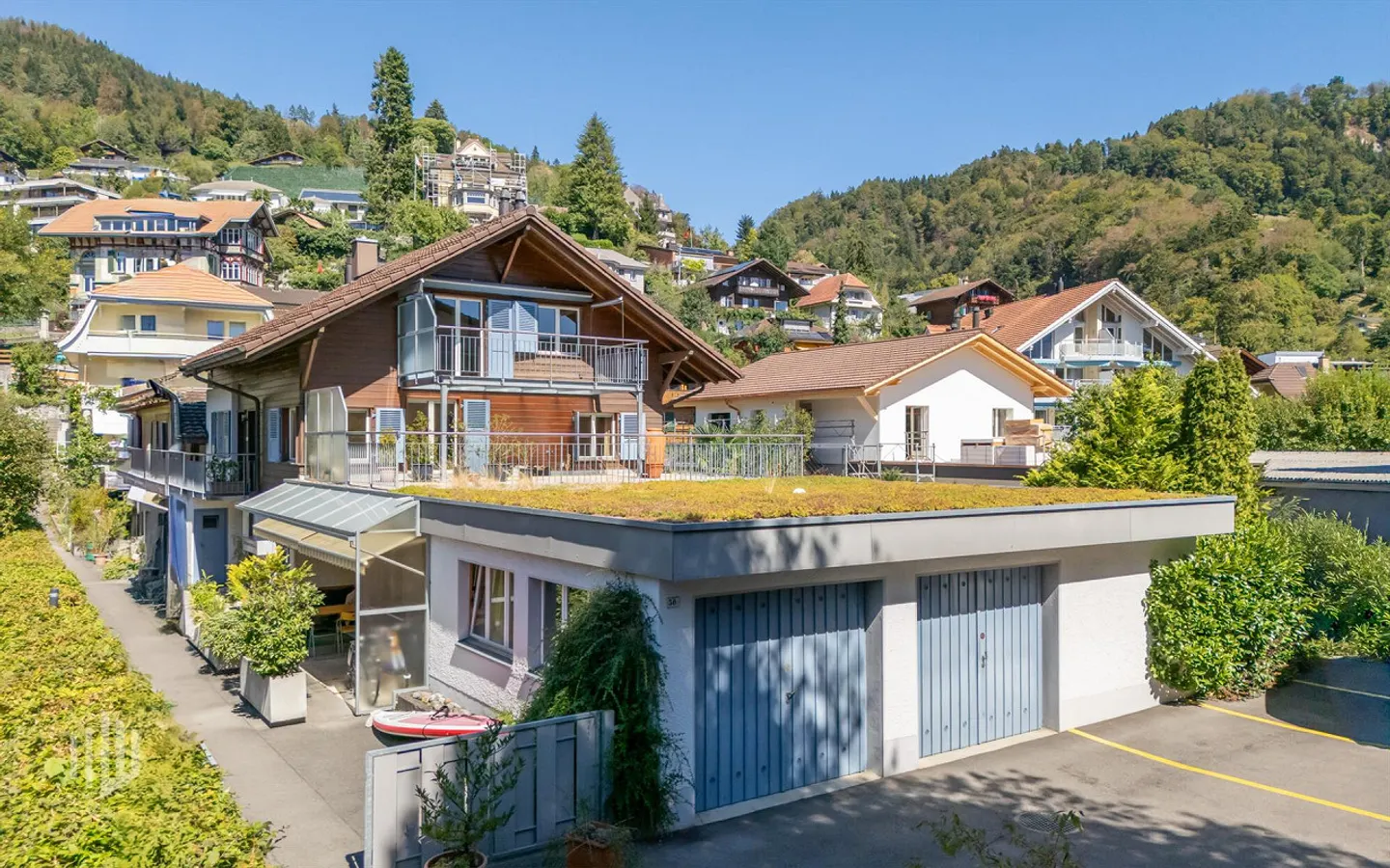 Vielseitiges Mehrfamilienhaus - Foto 1 von 13