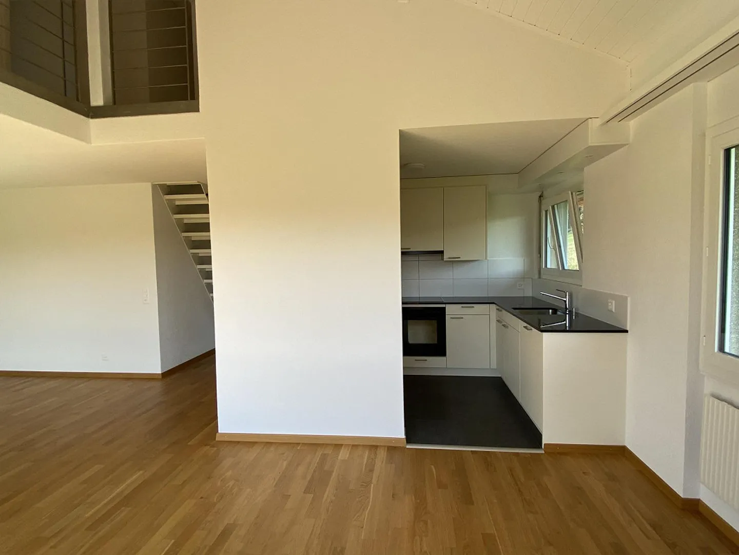 Dreamlike 5.5-room apartment with gallery - Photo 2 of 9