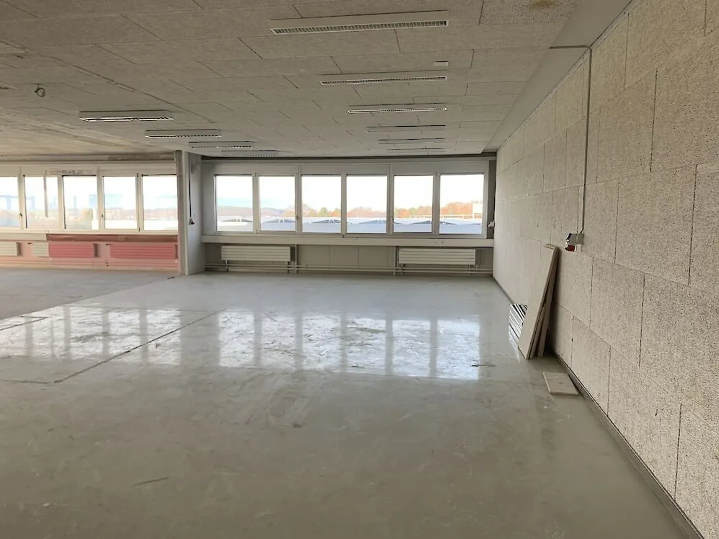 Geräumiger Gewerberaum in Düdingen - Foto 5 von 13