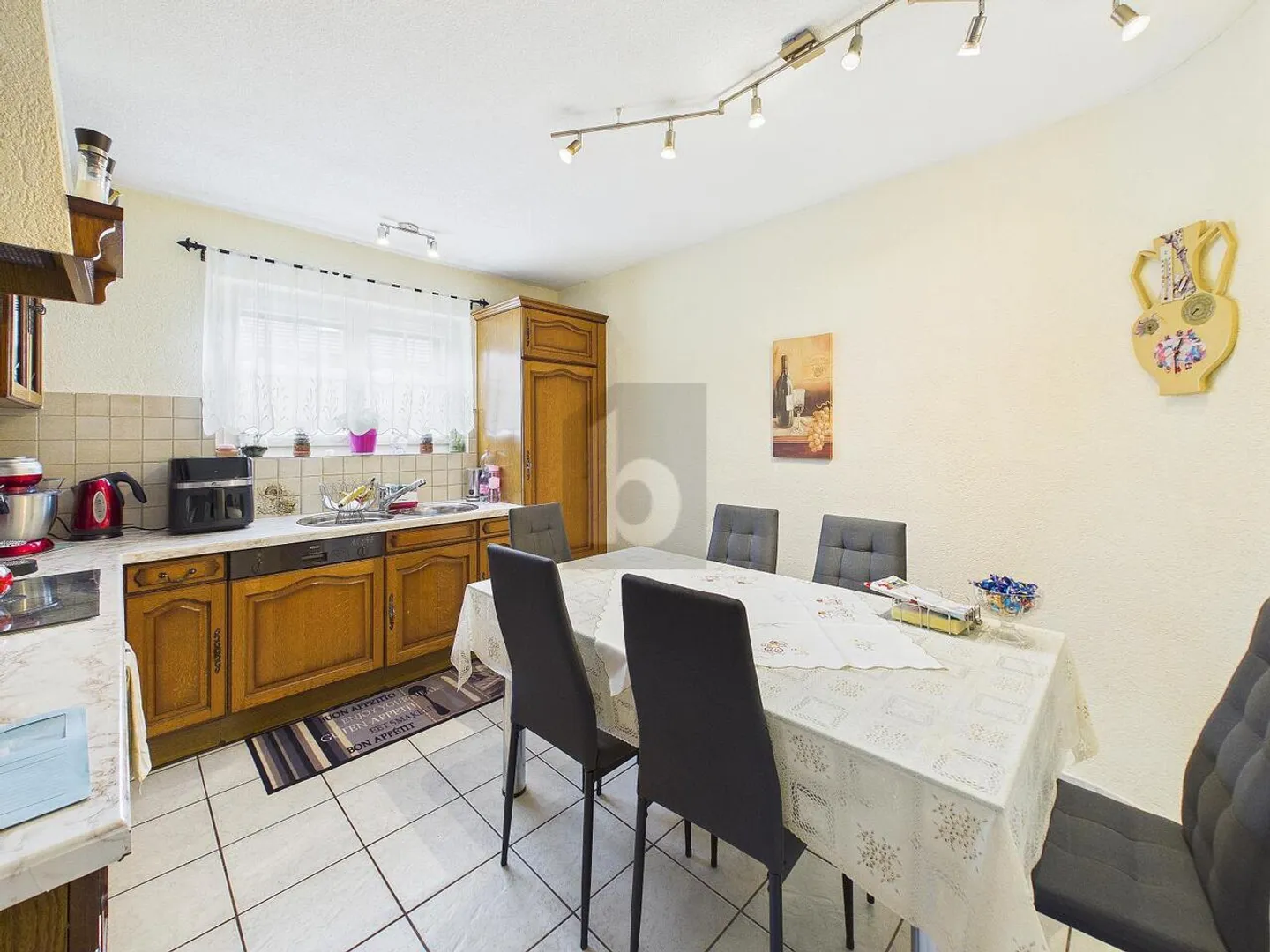 Charmantes Einfamilienhaus mit Garten - Foto 3 von 6