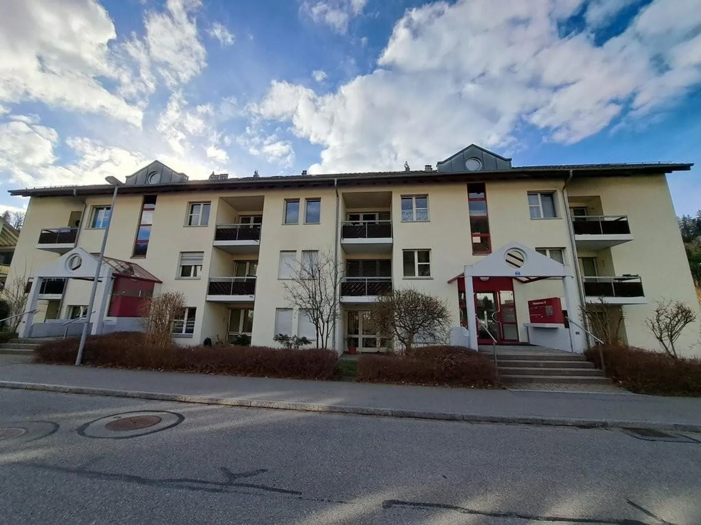 Place de parking dans le garage - Photo 1 sur 1