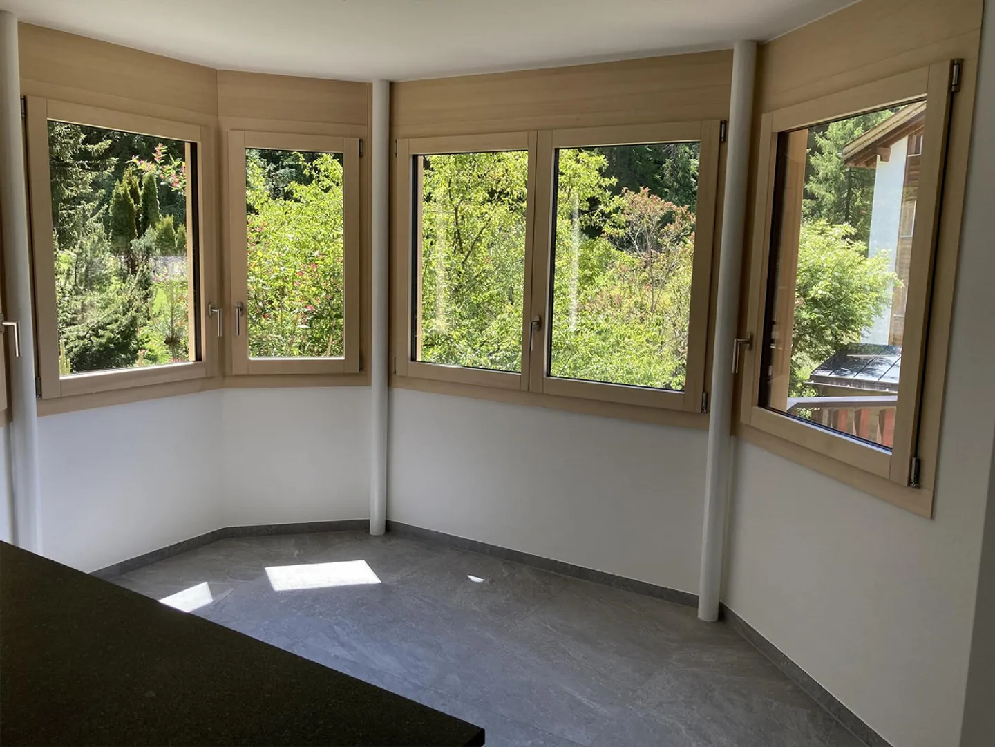 Very quiet, bright, and sunny 3.5 room apartment with Matterhorn view. - Photo 6 of 7