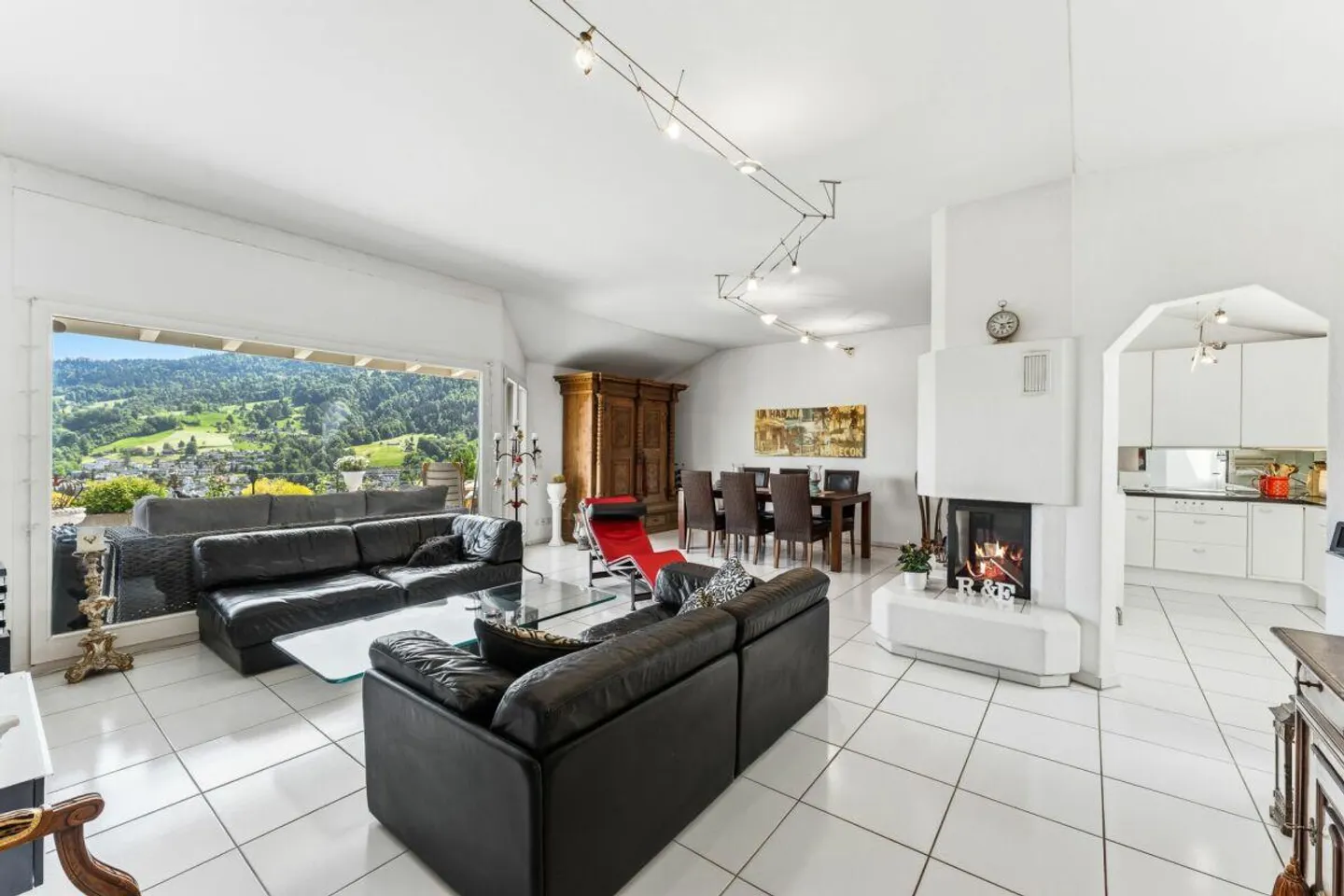 Troni sopra i tetti di Kriens sul Sonnenberg - Appartamento attico di 4,5 stanze con terrazza - Foto 1 di 12