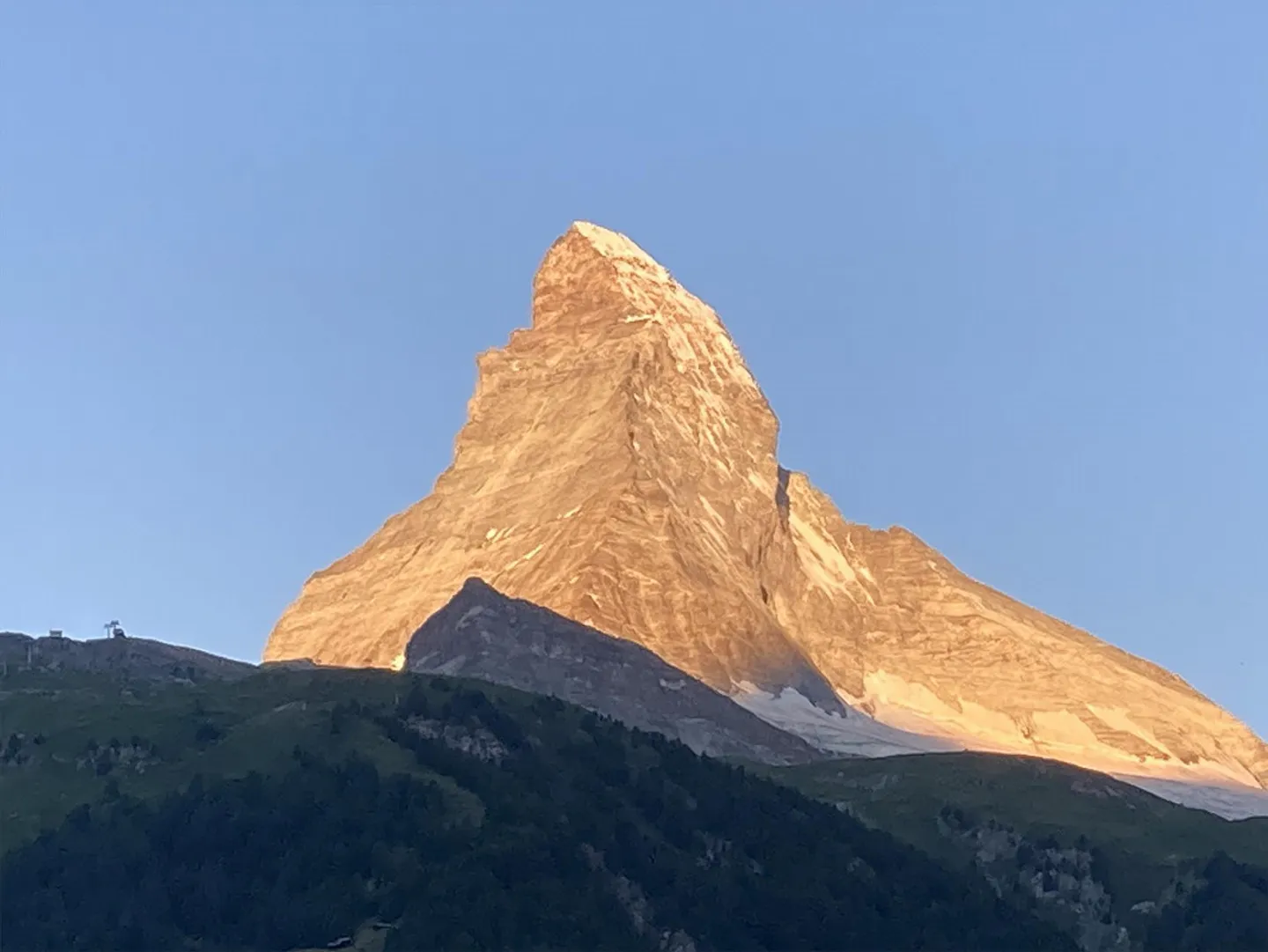 Very quiet, bright, and sunny 3.5 room apartment with Matterhorn view. - Photo 1 of 7