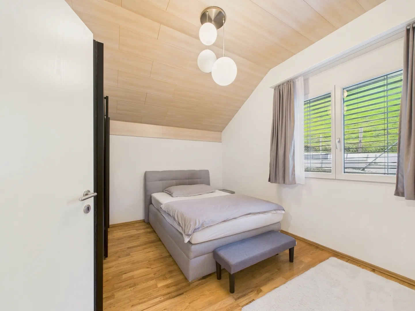 Modern 6.5-room semi-detached house in Uznach - Photo 9 of 13