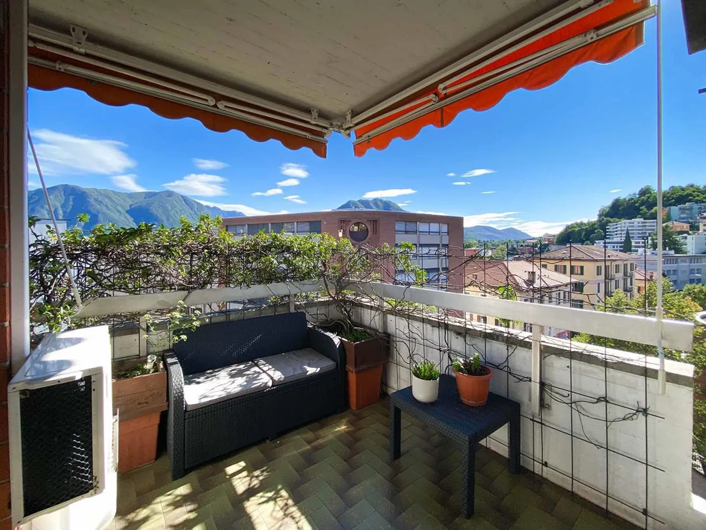 Spacieux 5.5 pièces dans un quartier central de Lugano - Photo 9 sur 11