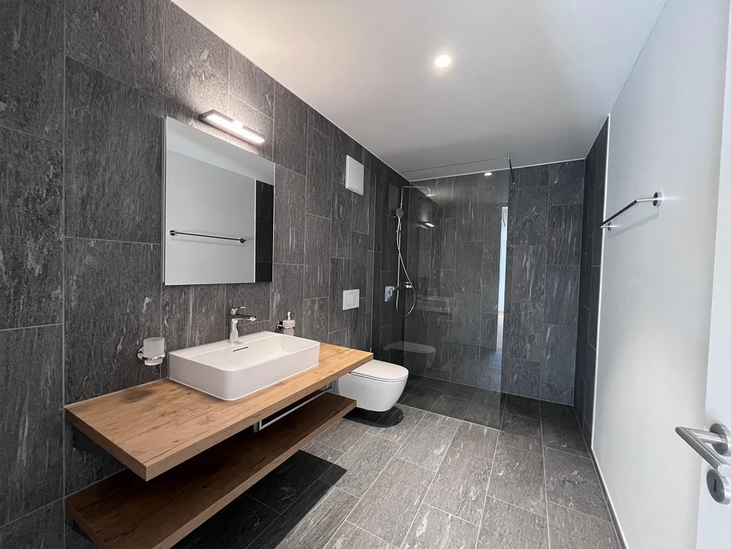 Tranquillo, moderno, centrale, vicino alla natura! Vivere nel nuovo "Bahnhofpark" - Foto 3 di 9