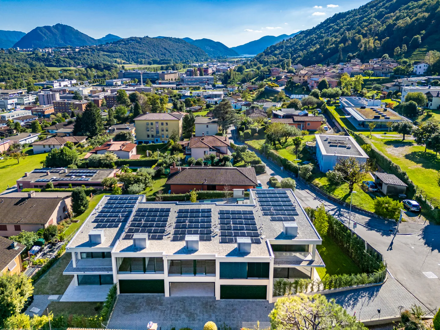 CINQUE NUOVE VILLE A SCHIERA CON STILE E COMFORT A MANNO - Foto 15 di 15