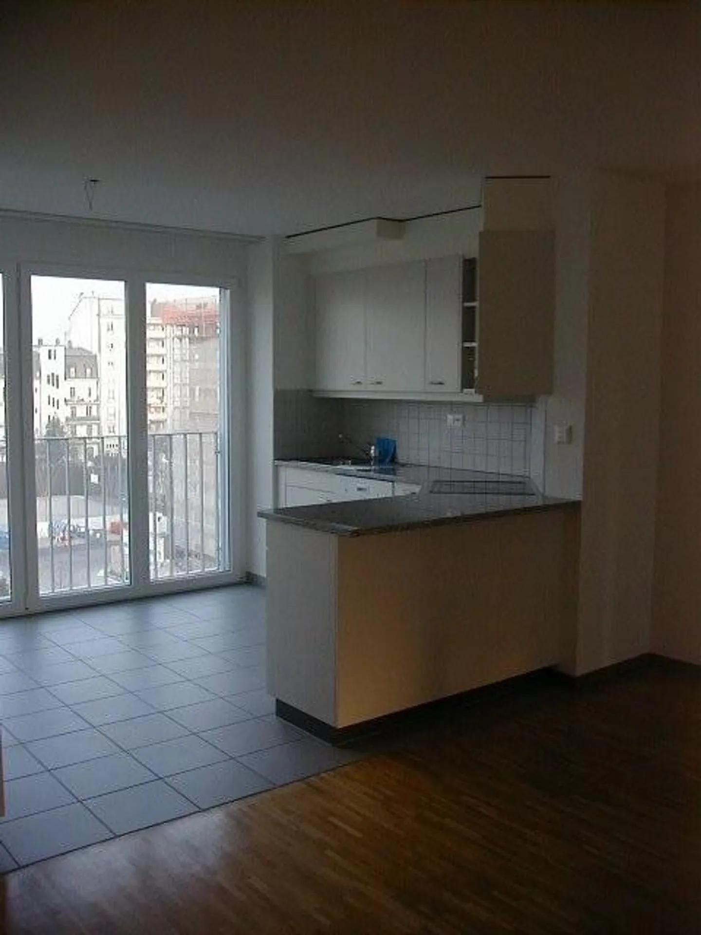 Family-friendly 4 1/2-room apartment in a prime location - Photo 3 of 11
