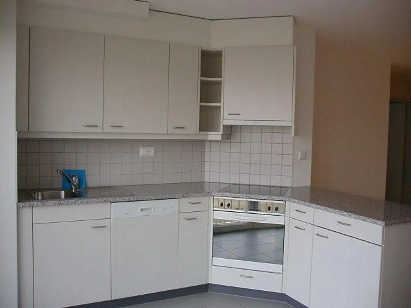 Family-friendly 4 1/2-room apartment in a prime location - Photo 4 of 11