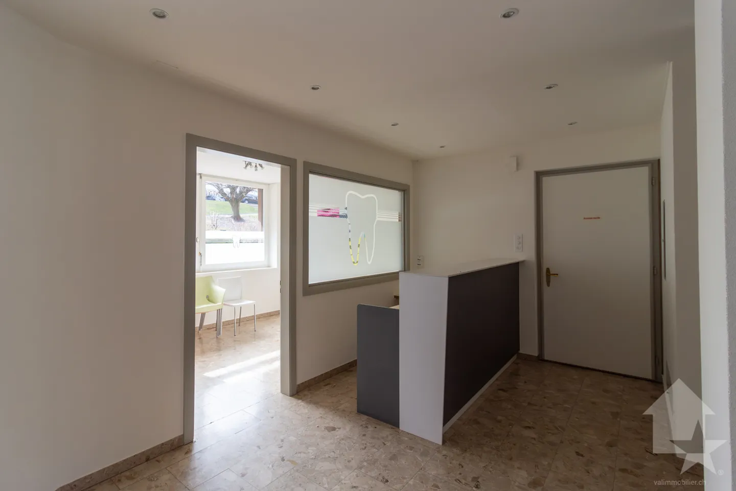 Espace commercial polyvalent - Photo 2 sur 16