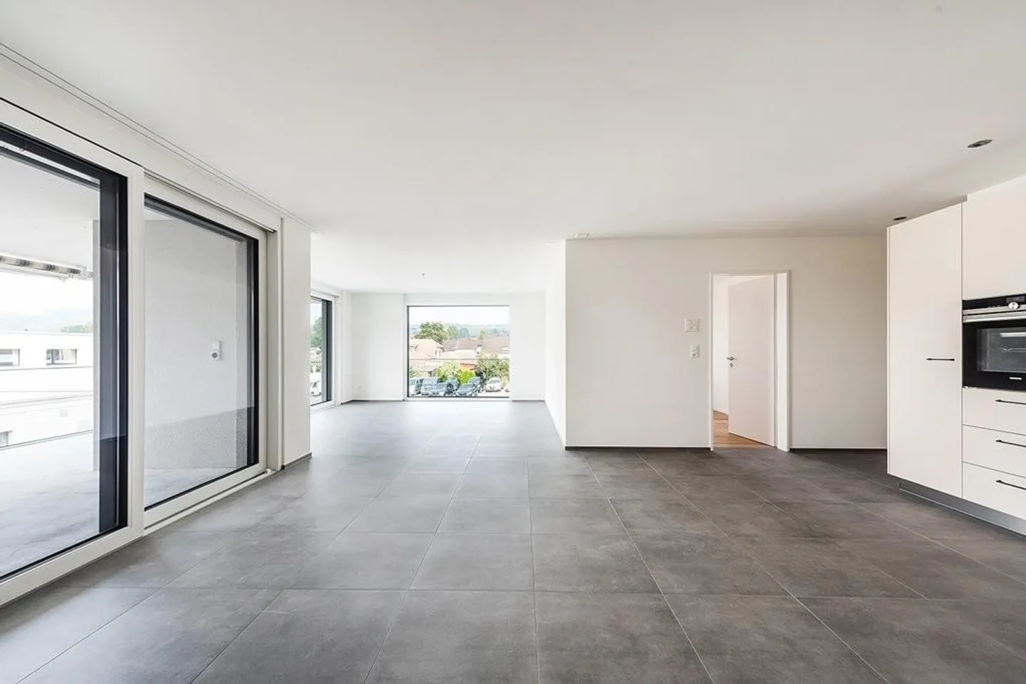 Ampio appartamento di 4,5 stanze con patio - Foto 4 di 6