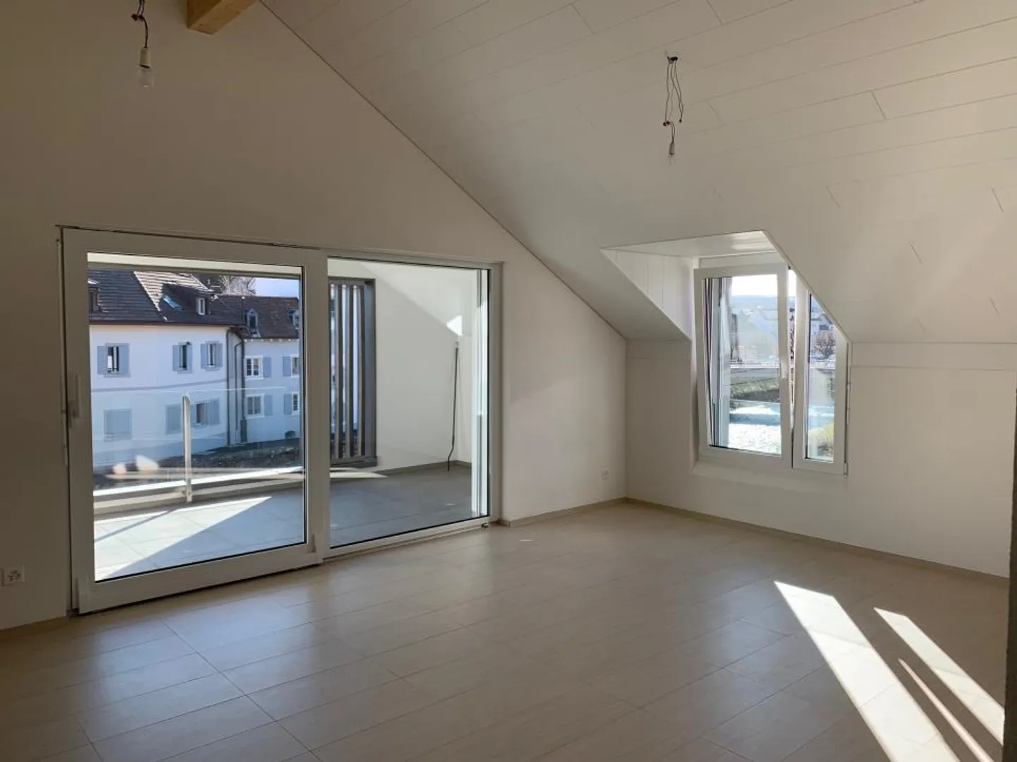 Congratulations on this beautiful 3.5-room apartment in the attic - Photo 3 of 10