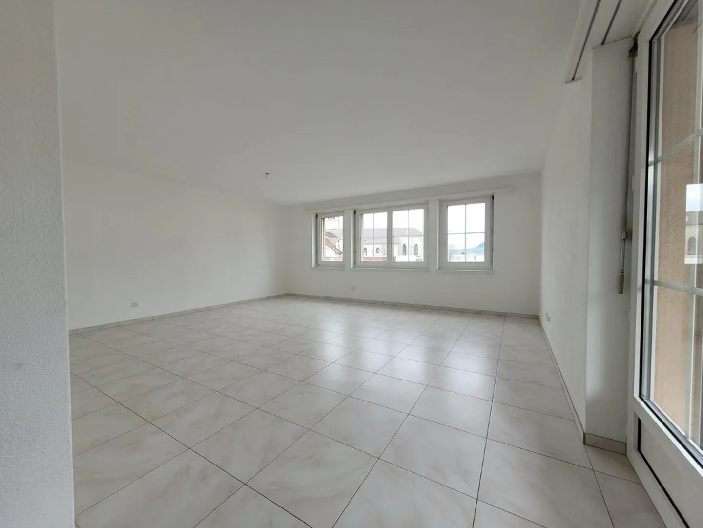 Moderne Wohnung mit grosser Terrasse - Foto 2 von 7