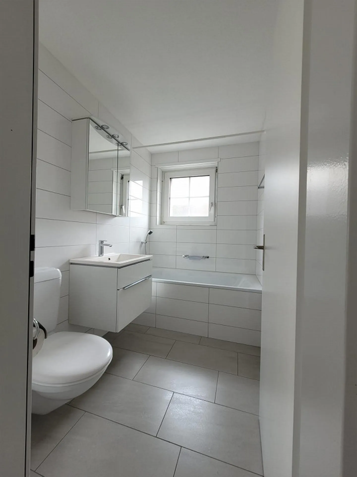 Moderne Wohnung mit grosser Terrasse - Foto 6 von 7