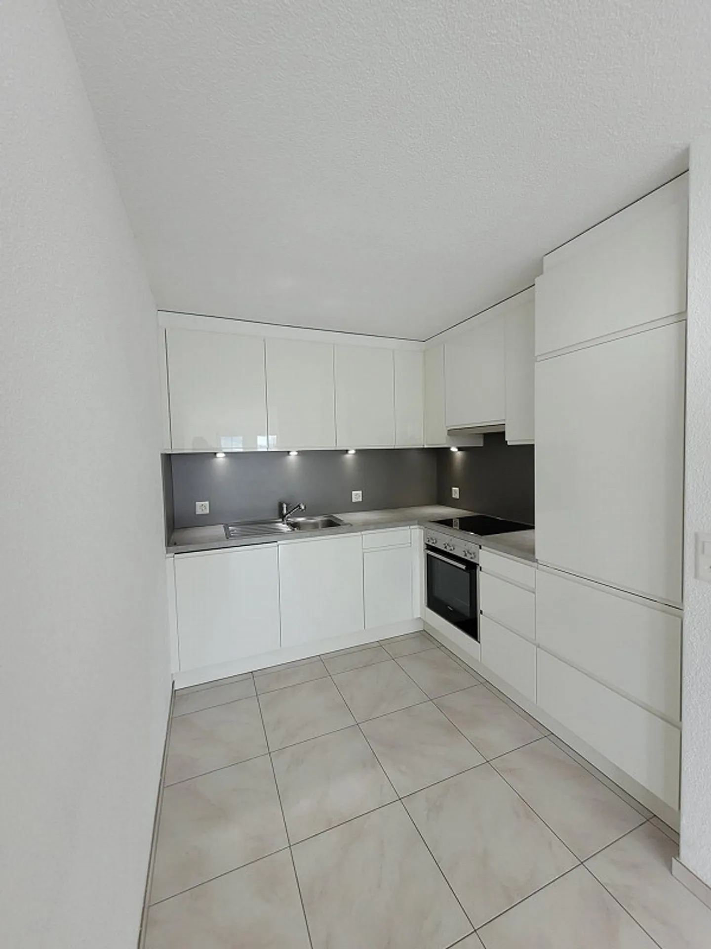 Moderne Wohnung mit grosser Terrasse - Foto 4 von 7