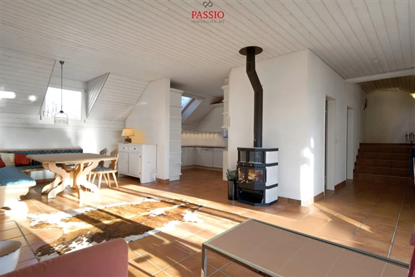 Appartement spacieux de 4,5 pièces avec cheminée dans un emplacement calme - Photo 1 sur 19