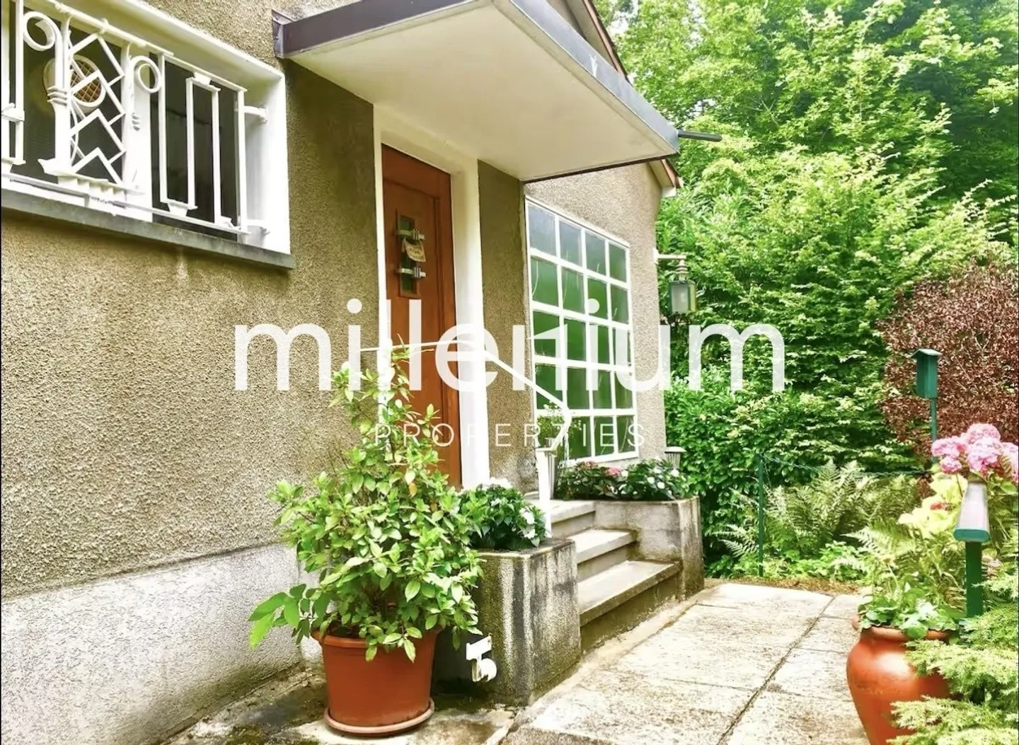 Townhouse in the heart of Eaux-Vives - Photo 2 of 7