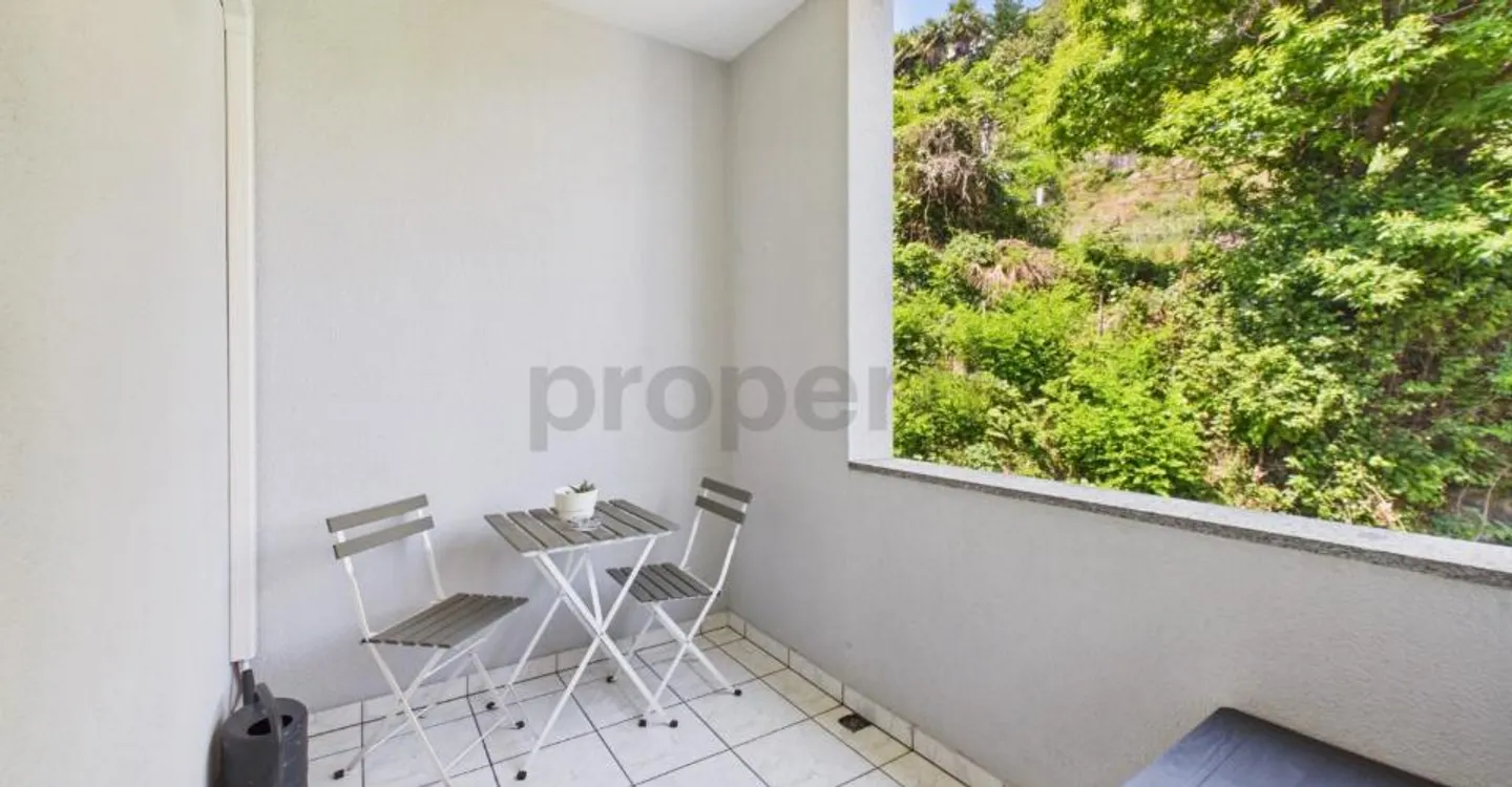 Lugano: elegant 3.5 rooms with two balconies and two parking spaces in a well-maintained residence - Photo 9 of 13