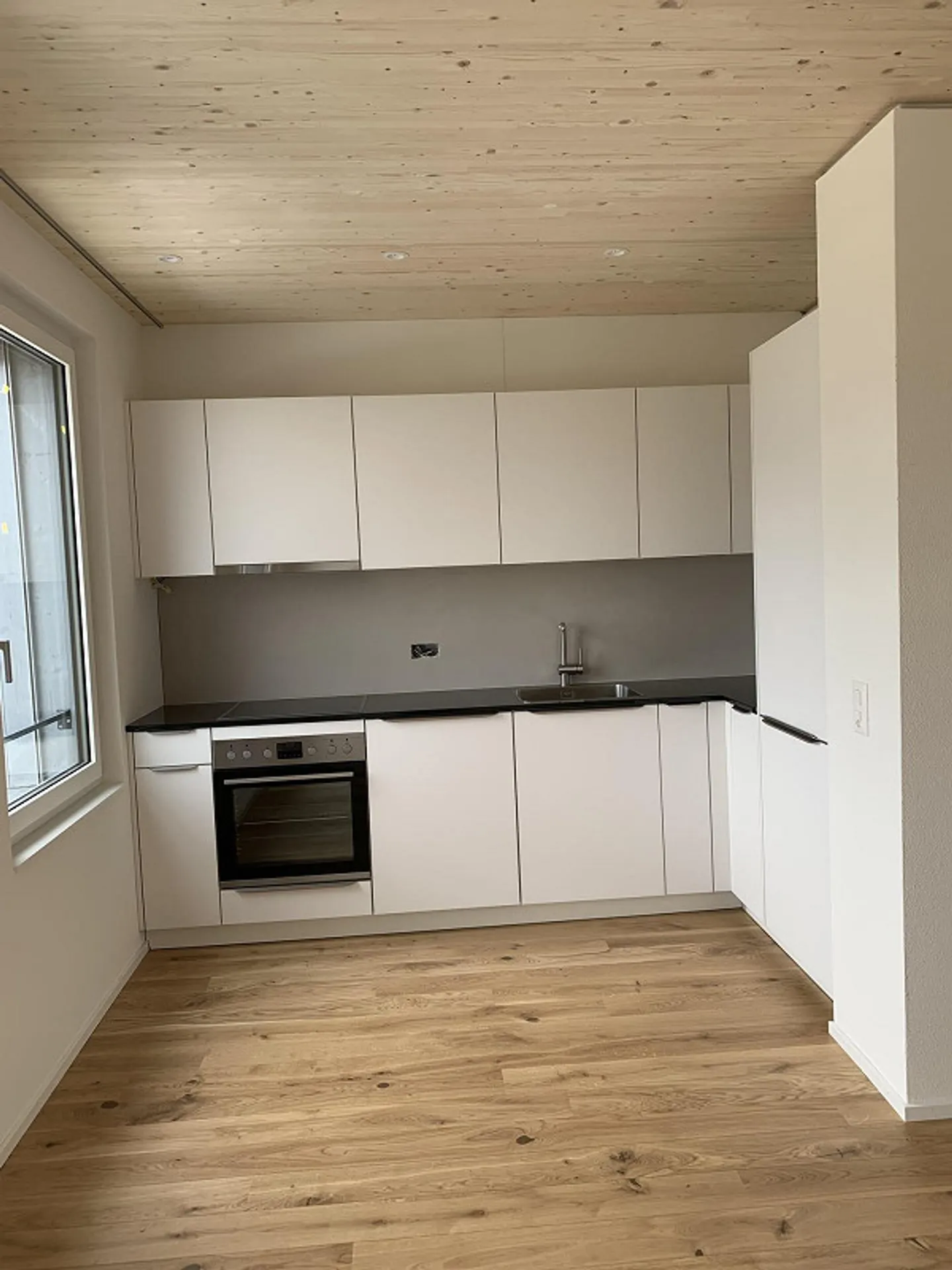 Appartement lumineux de 4,5 pièces dans un emplacement central à quelques pas de la gare - Photo 2 sur 27