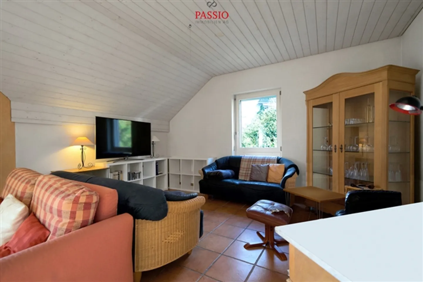 Appartement spacieux de 4,5 pièces avec cheminée dans un emplacement calme - Photo 4 sur 19