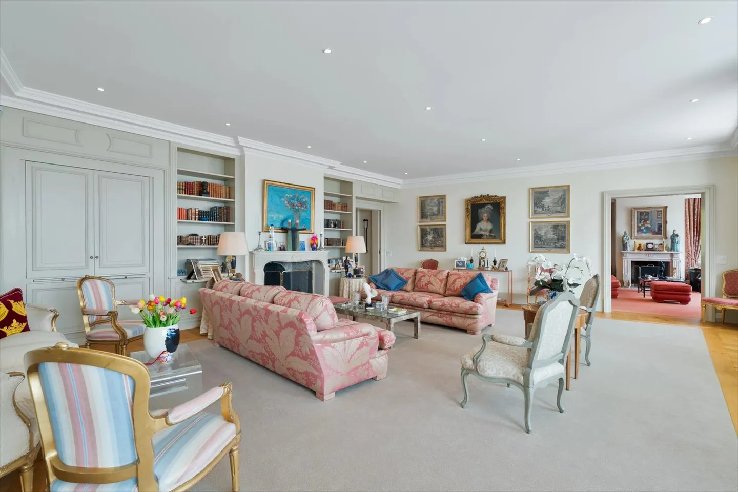 A Mansion on the Shores of Lake Geneva ? Prestige, Space, and Light - Photo 5 of 13