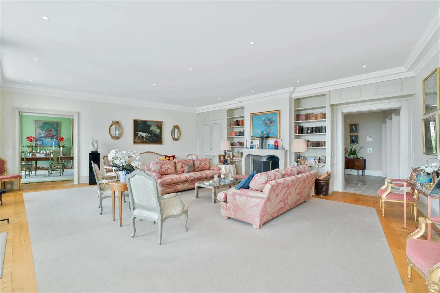 A Mansion on the Shores of Lake Geneva ? Prestige, Space, and Light - Photo 6 of 13