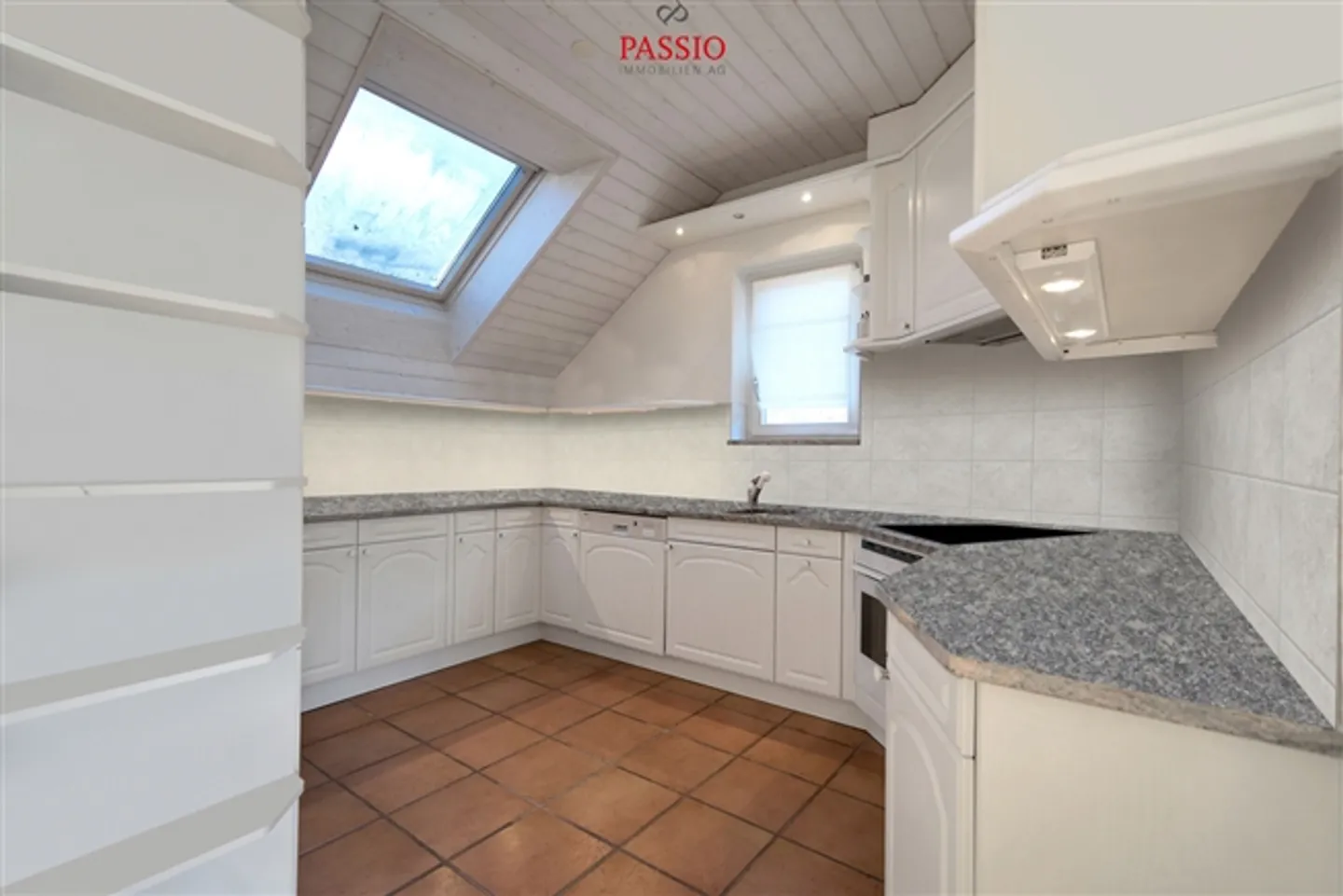 Appartement spacieux de 4,5 pièces avec cheminée dans un emplacement calme - Photo 6 sur 19