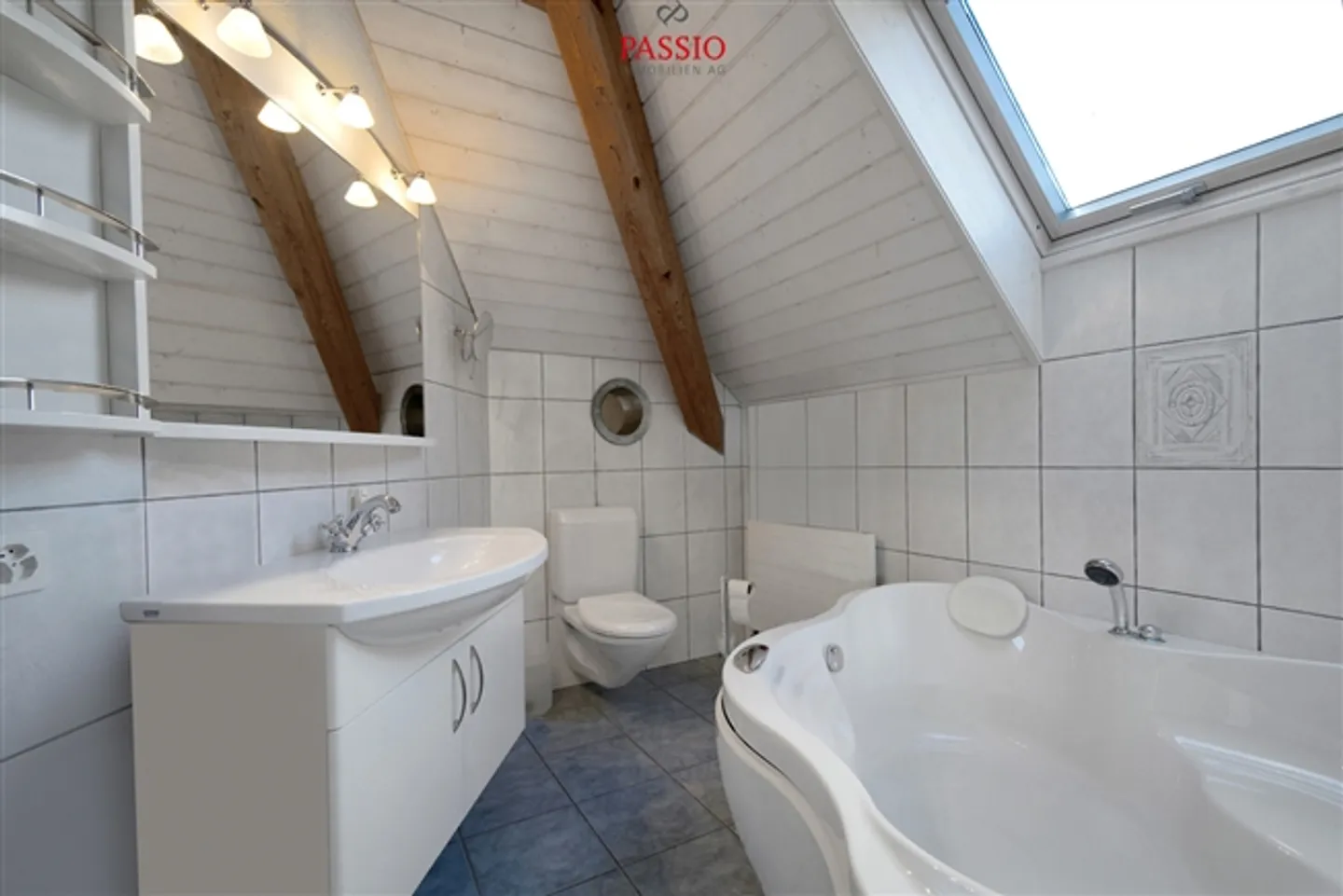 Appartement spacieux de 4,5 pièces avec cheminée dans un emplacement calme - Photo 7 sur 19