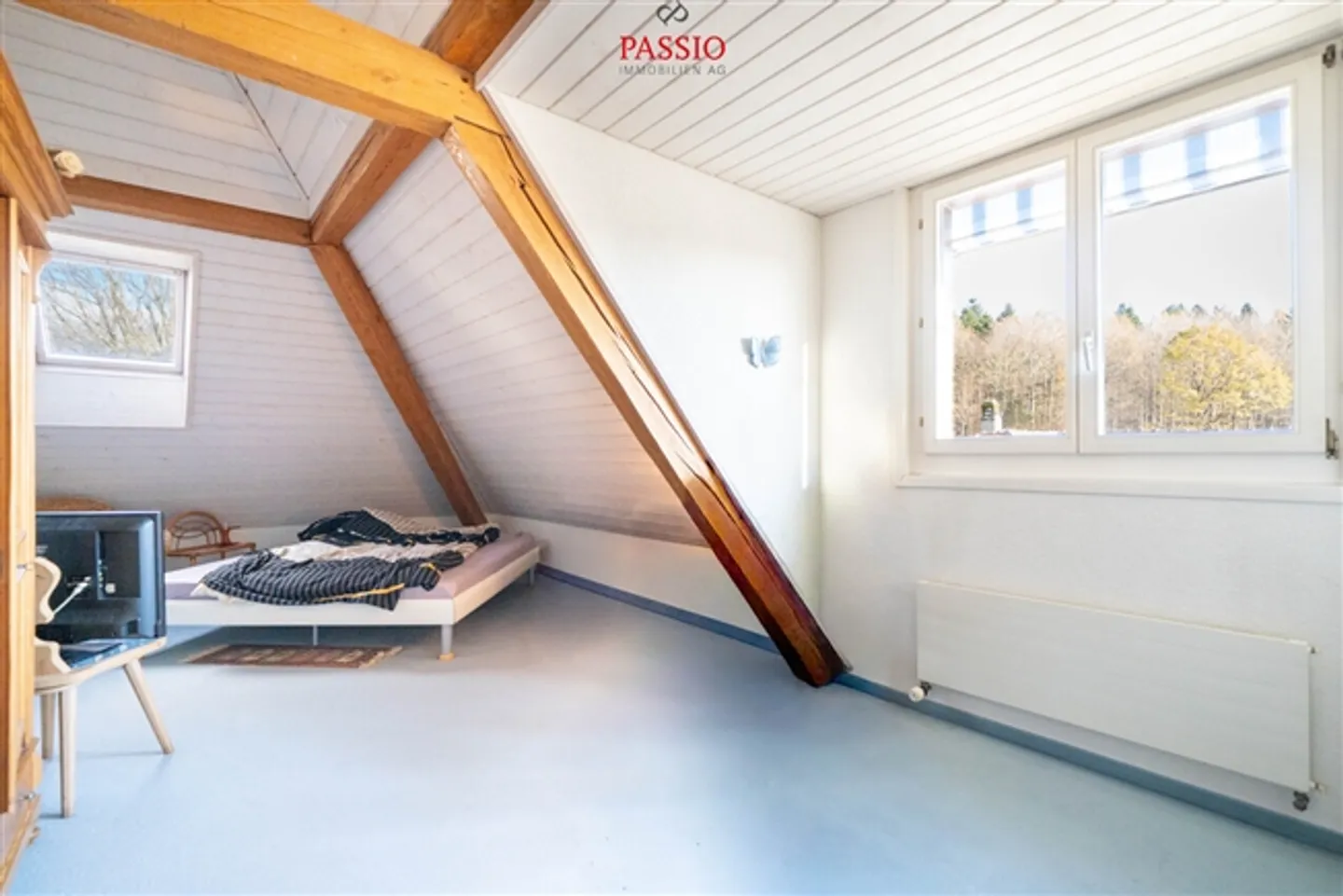 Appartement spacieux de 4,5 pièces avec cheminée dans un emplacement calme - Photo 8 sur 19