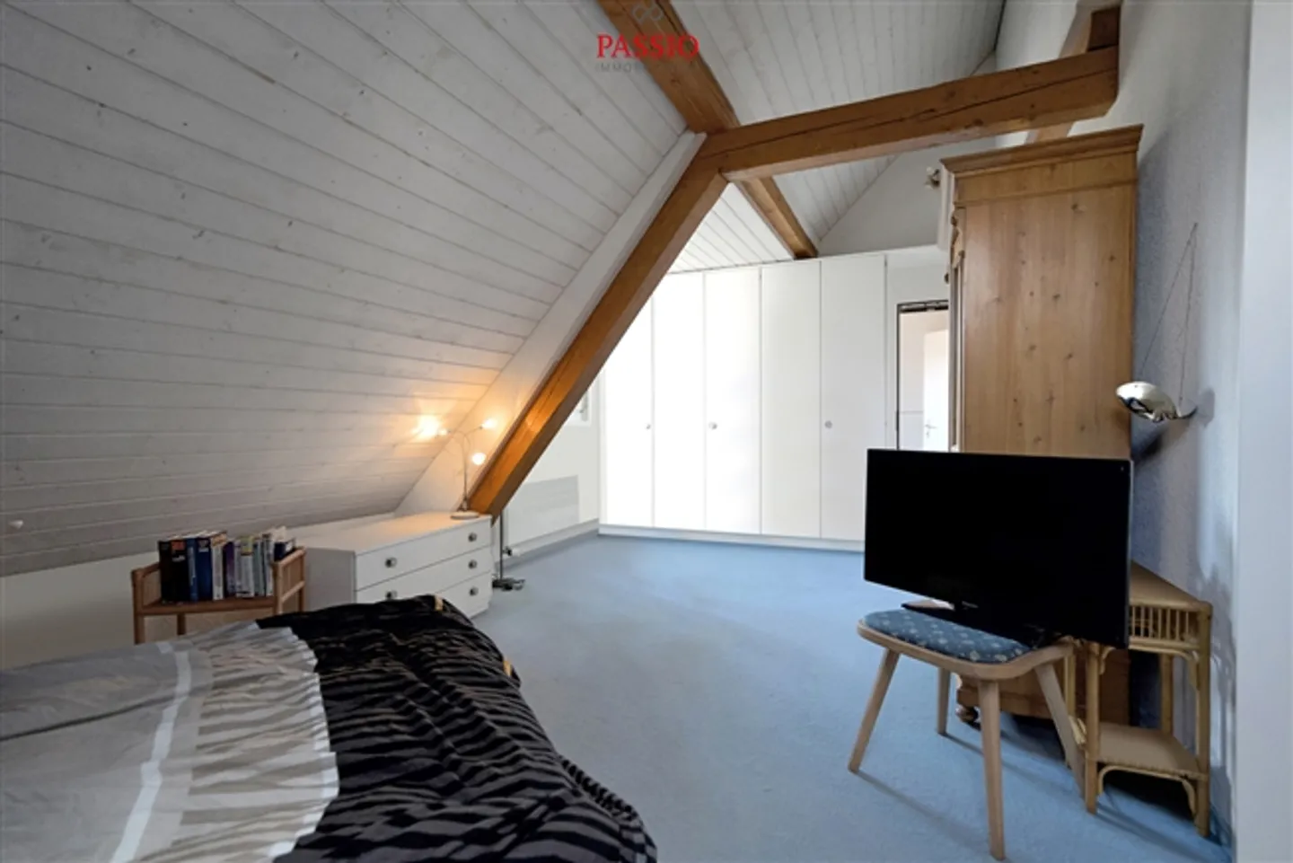 Appartement spacieux de 4,5 pièces avec cheminée dans un emplacement calme - Photo 9 sur 19