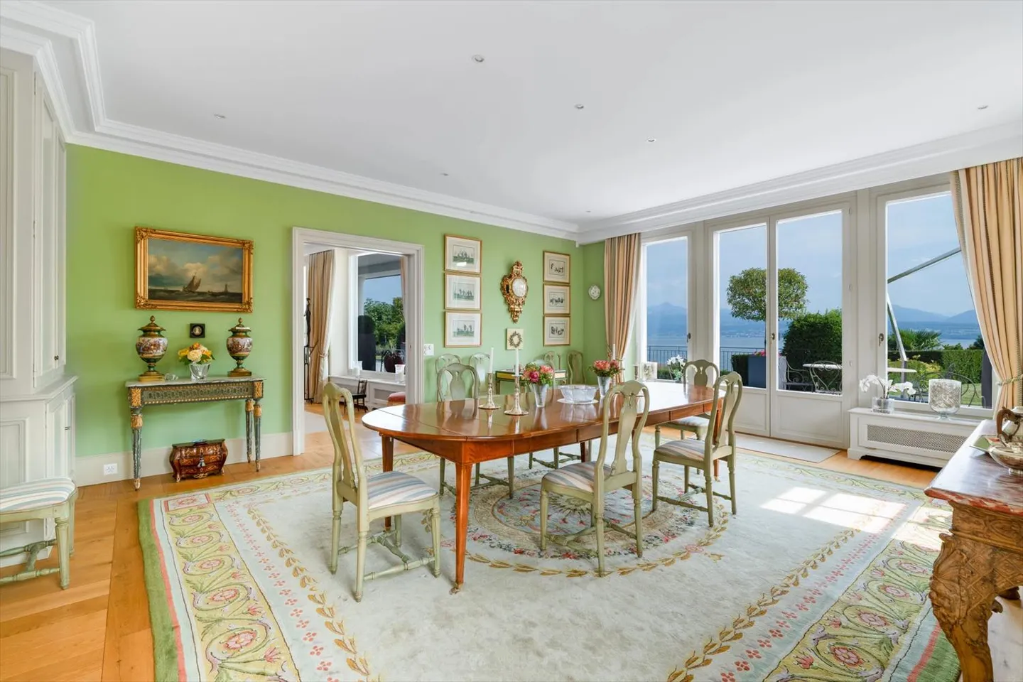 A Mansion on the Shores of Lake Geneva ? Prestige, Space, and Light - Photo 8 of 13