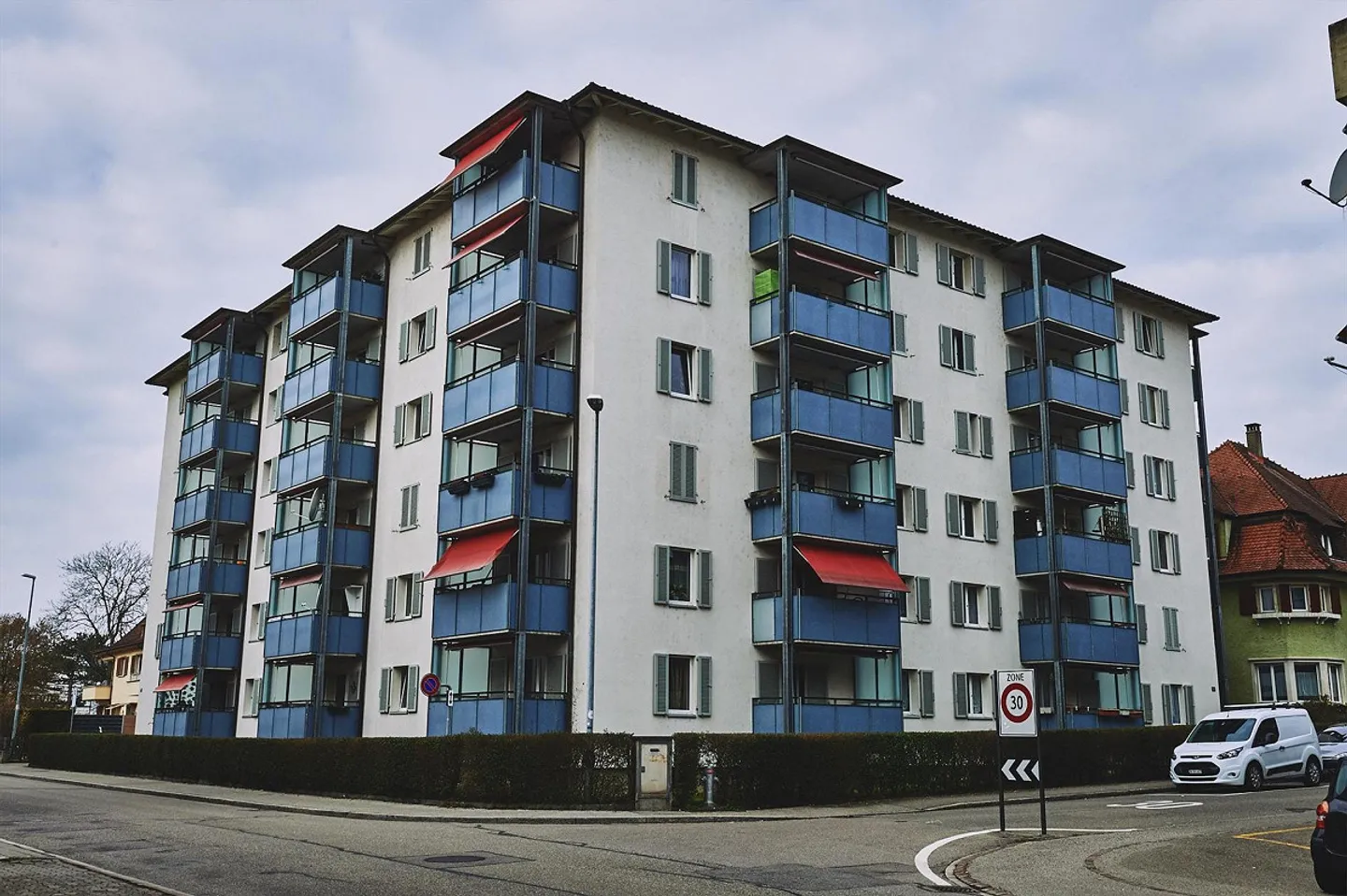 2.5 Room Apartment in Neuhausen - Photo 1 of 9