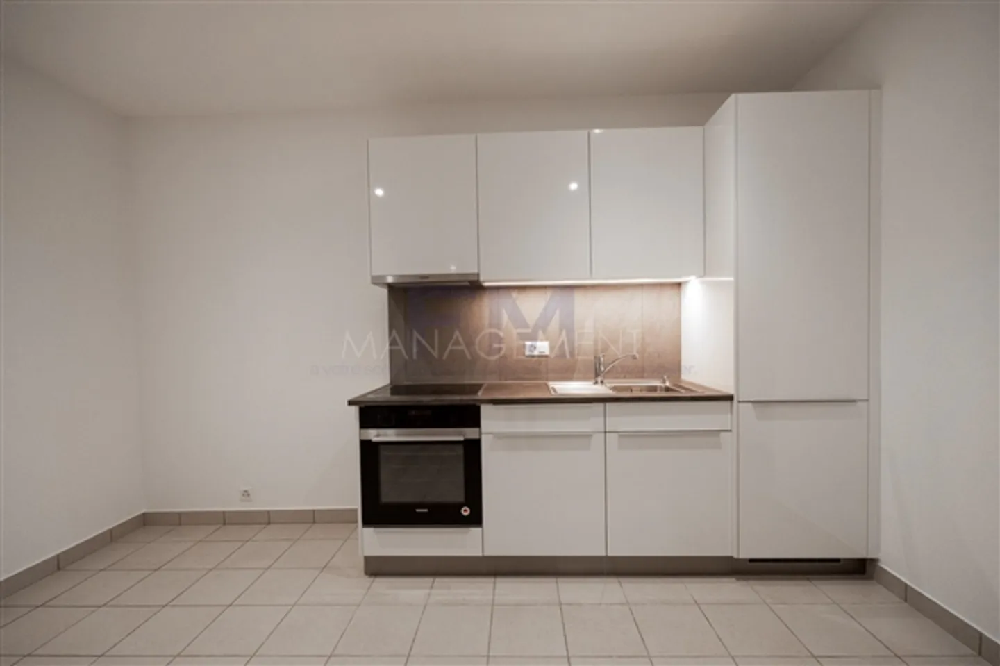 Saint Jean, rue du Belvédère, appartement 2 pièces au sous-sol, env. 44 m² - Photo 2 sur 9