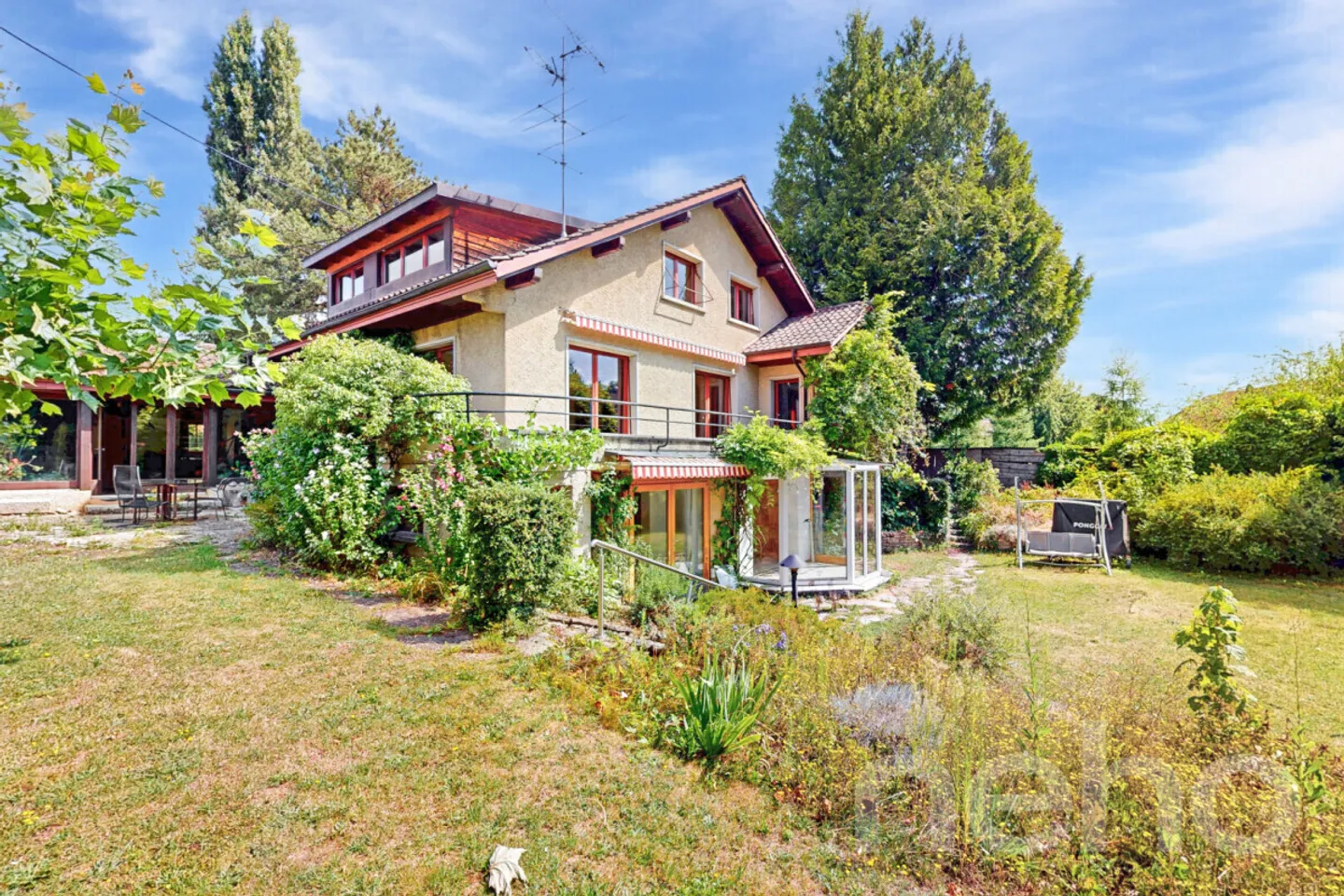 Grande casa con piscina, annessi, chalet e grande potenziale - Foto 3 di 13