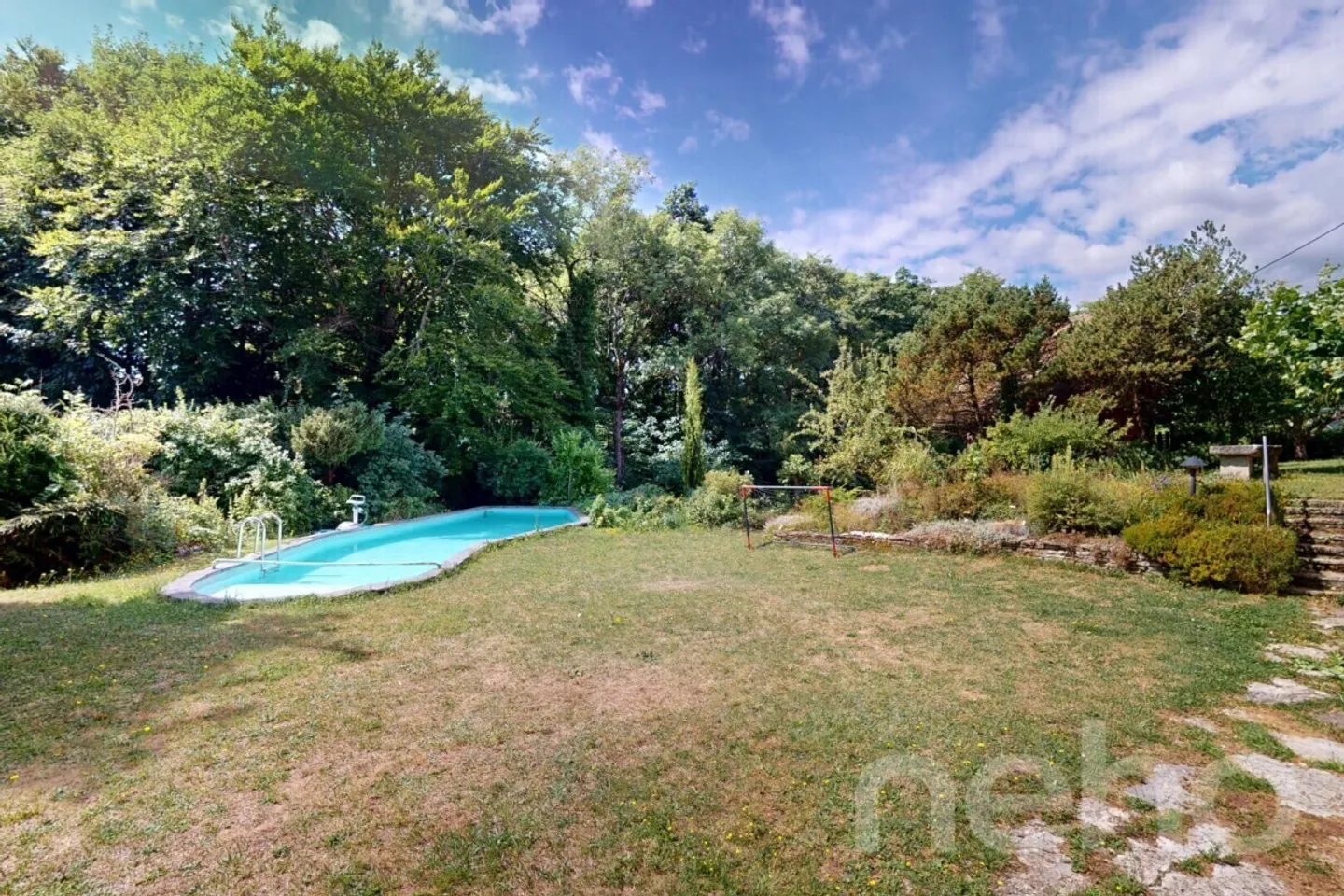 Grande casa con piscina, annessi, chalet e grande potenziale - Foto 2 di 13