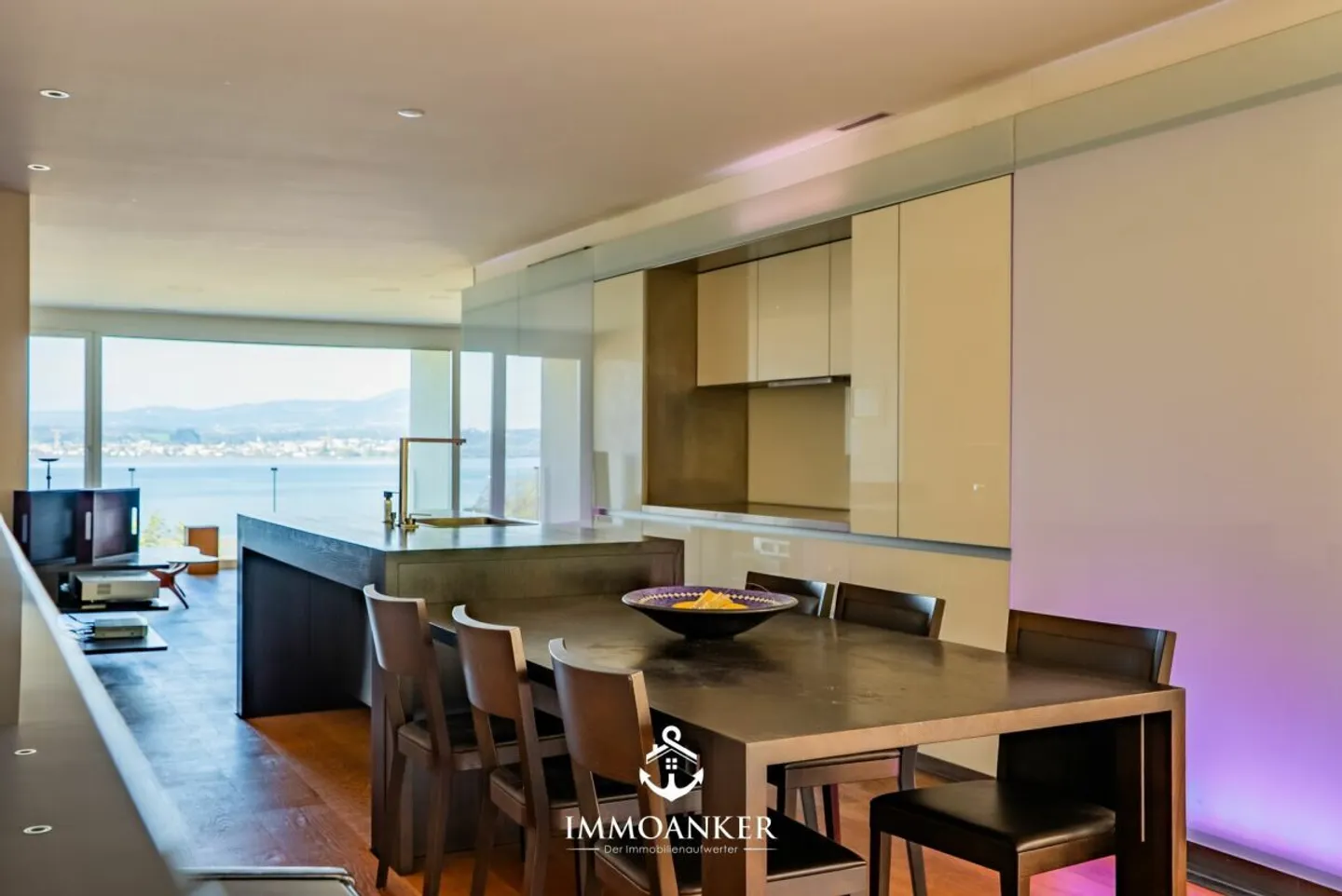 Licht. Raum. Weitblick - Exklusive 4.5 Zimmer Loftwohnung in Altendorf - Foto 2 von 13