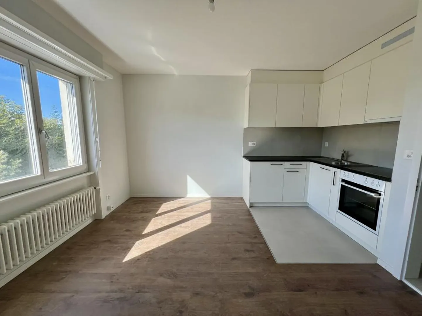 Studio rénové au 2ème étage - Photo 1 sur 4