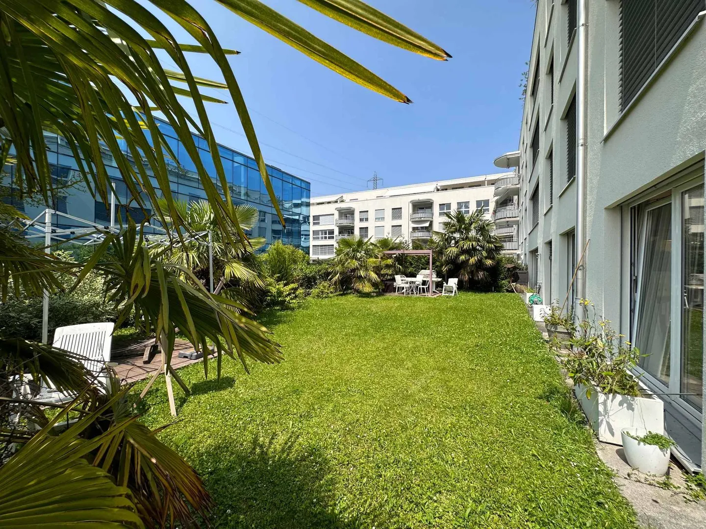 Magnifiques bureaux en rez de jardin à louer à Nyon - Photo 2 sur 5