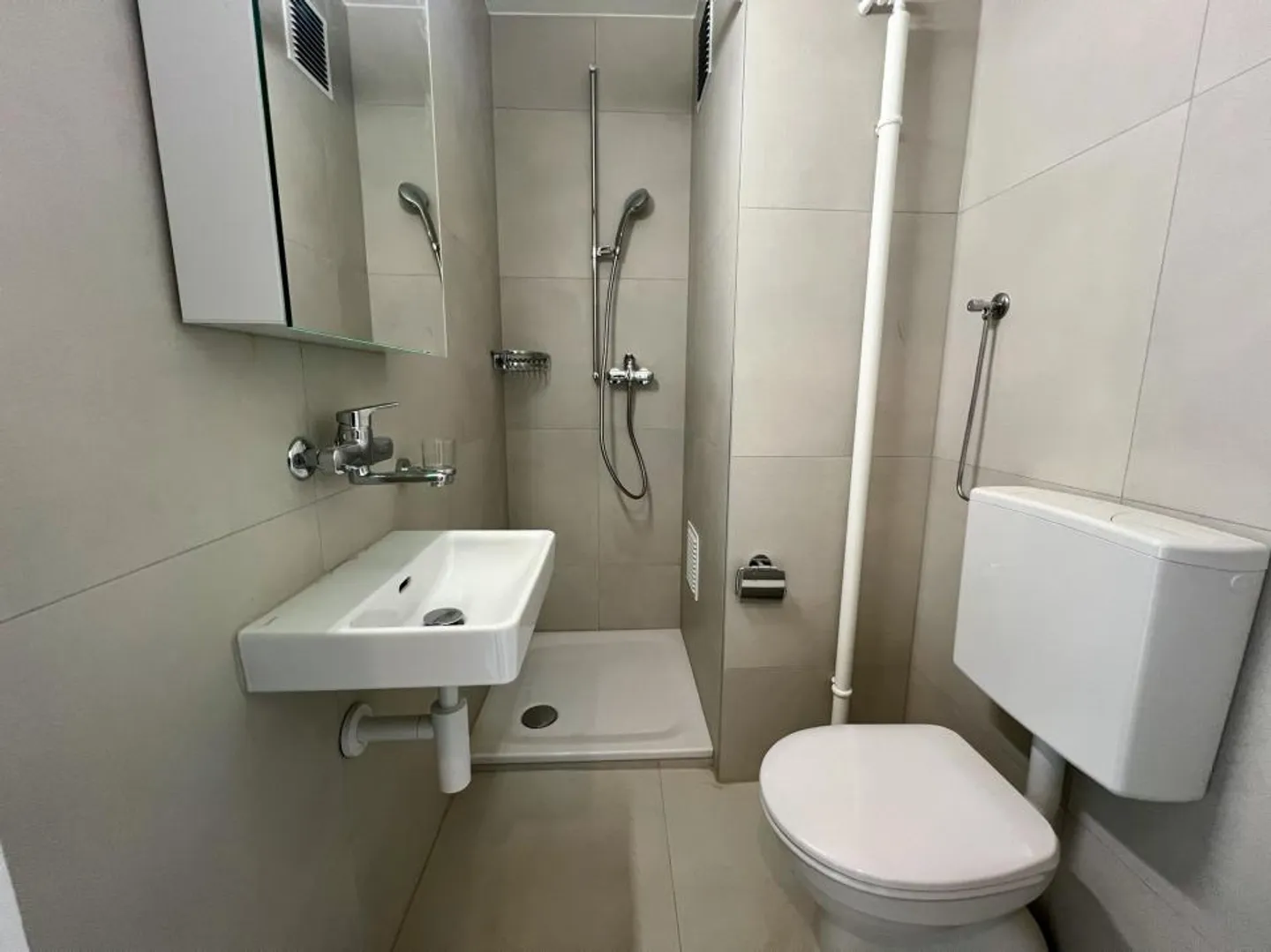 Studio rénové au 2ème étage - Photo 4 sur 4