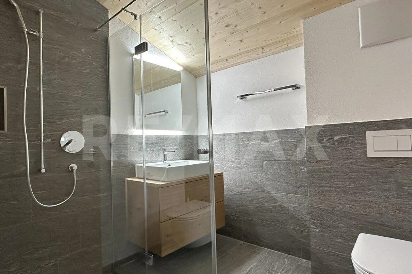 Energy-conscious living! Garglas.ch - 4½-room penthouse apartment E11 with A... - Photo 3 of 13