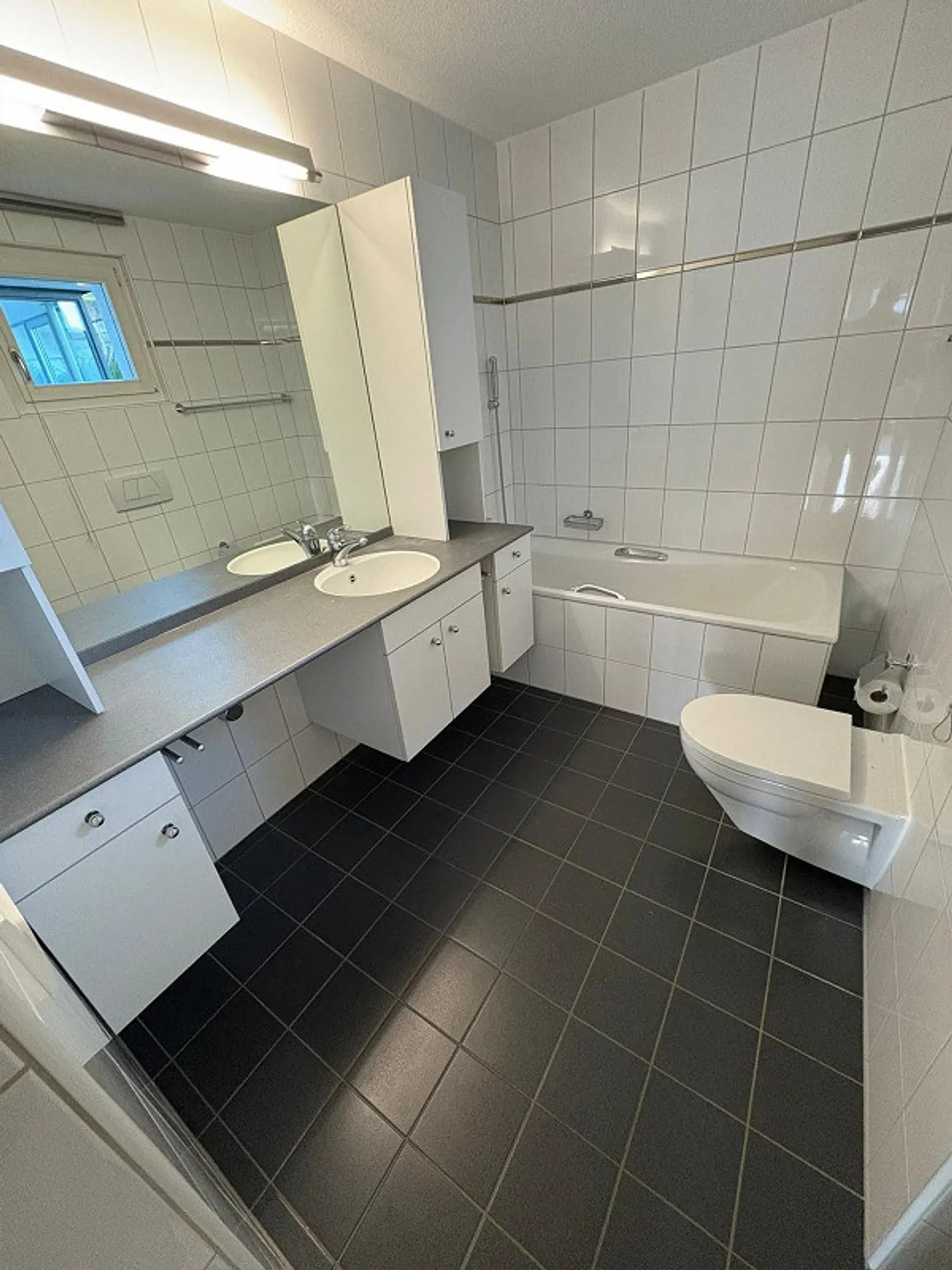 Bright 4.5-room apartment with balcony and beautiful view in Belp - Photo 3 of 8